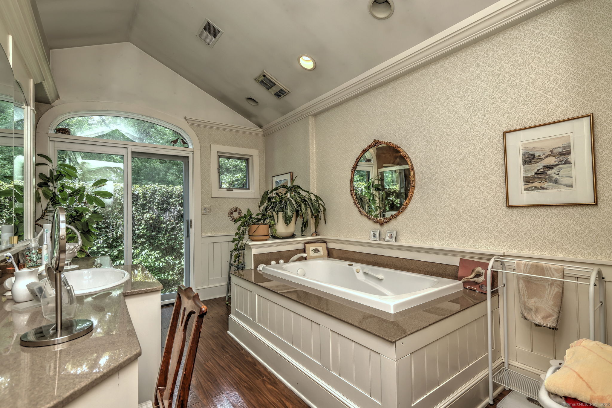 Milford, Connecticut, 06460, United States, 3 Bedrooms Bedrooms, ,2 BathroomsBathrooms,Residential,For Sale,1918107
