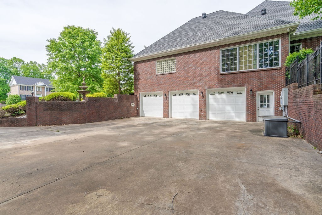 Clarksville, Tennessee, 37043, United States, 7 Bedrooms Bedrooms, ,7 BathroomsBathrooms,Residential,For Sale,1999210