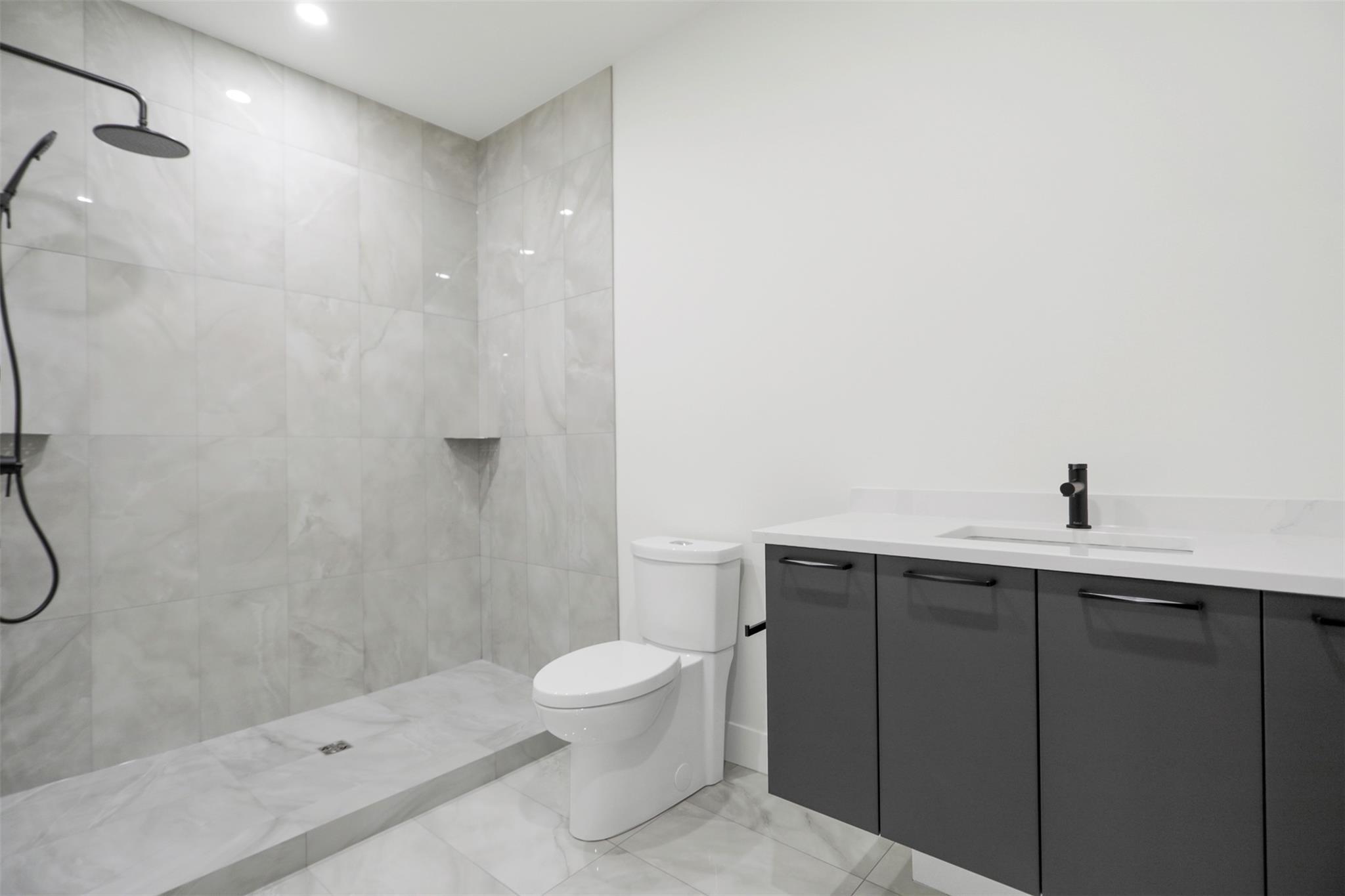 KELOWNA, British Columbia, V1W 0C4, CA, 5 Bedrooms Bedrooms, ,4 BathroomsBathrooms,Residential,For Sale,1960562