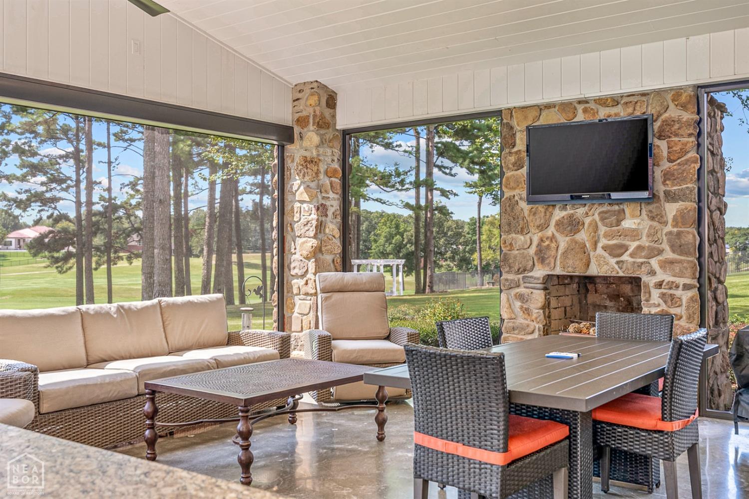 Jonesboro, Arkansas, 72404, United States, 4 Bedrooms Bedrooms, ,5 BathroomsBathrooms,Residential,For Sale,1983178