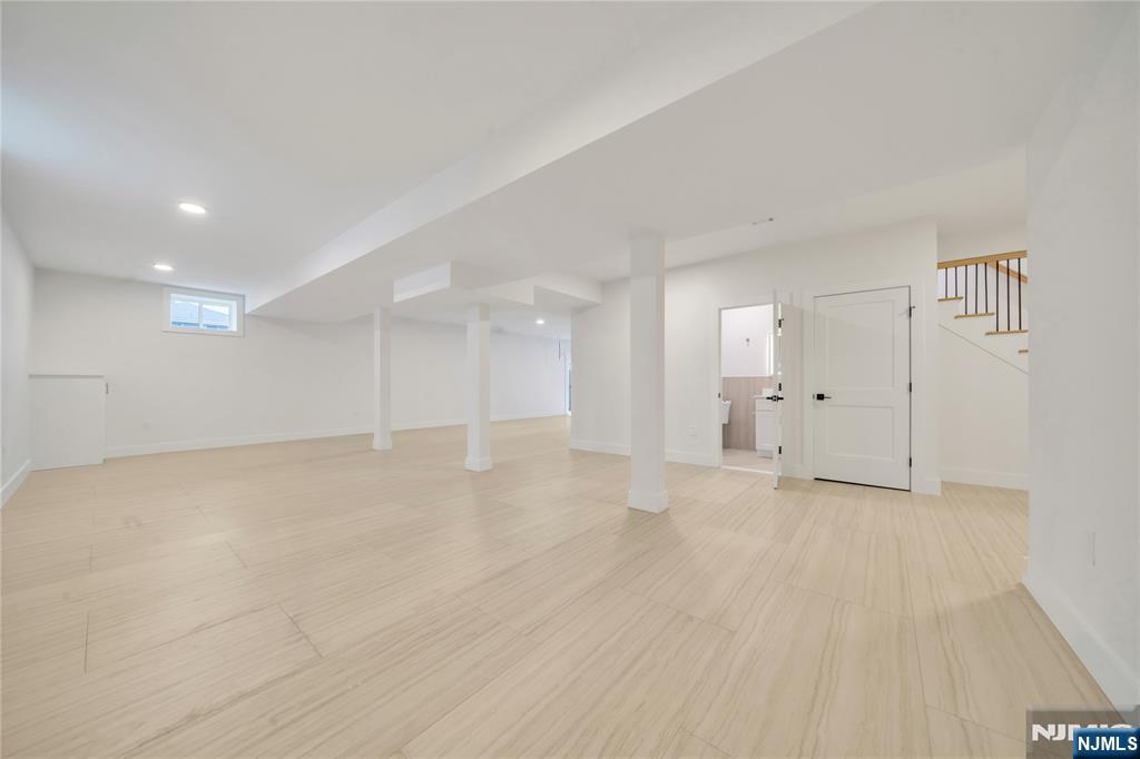 Northvale, New Jersey, 07647, United States, 6 Bedrooms Bedrooms, ,6 BathroomsBathrooms,Residential,For Sale,2003296