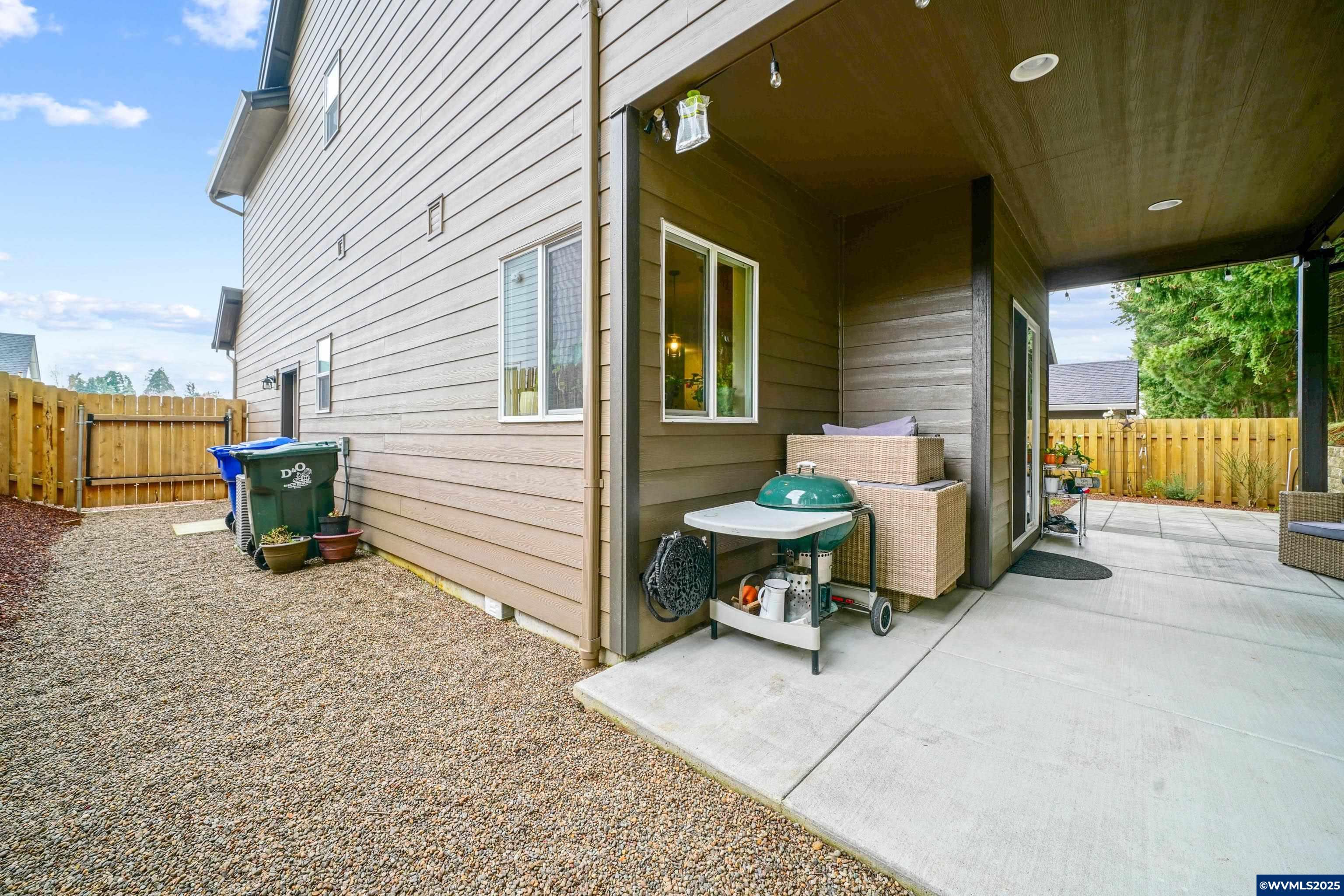 Salem, Oregon, 97306, United States, 3 Bedrooms Bedrooms, ,3 BathroomsBathrooms,Residential,For Sale,1891858