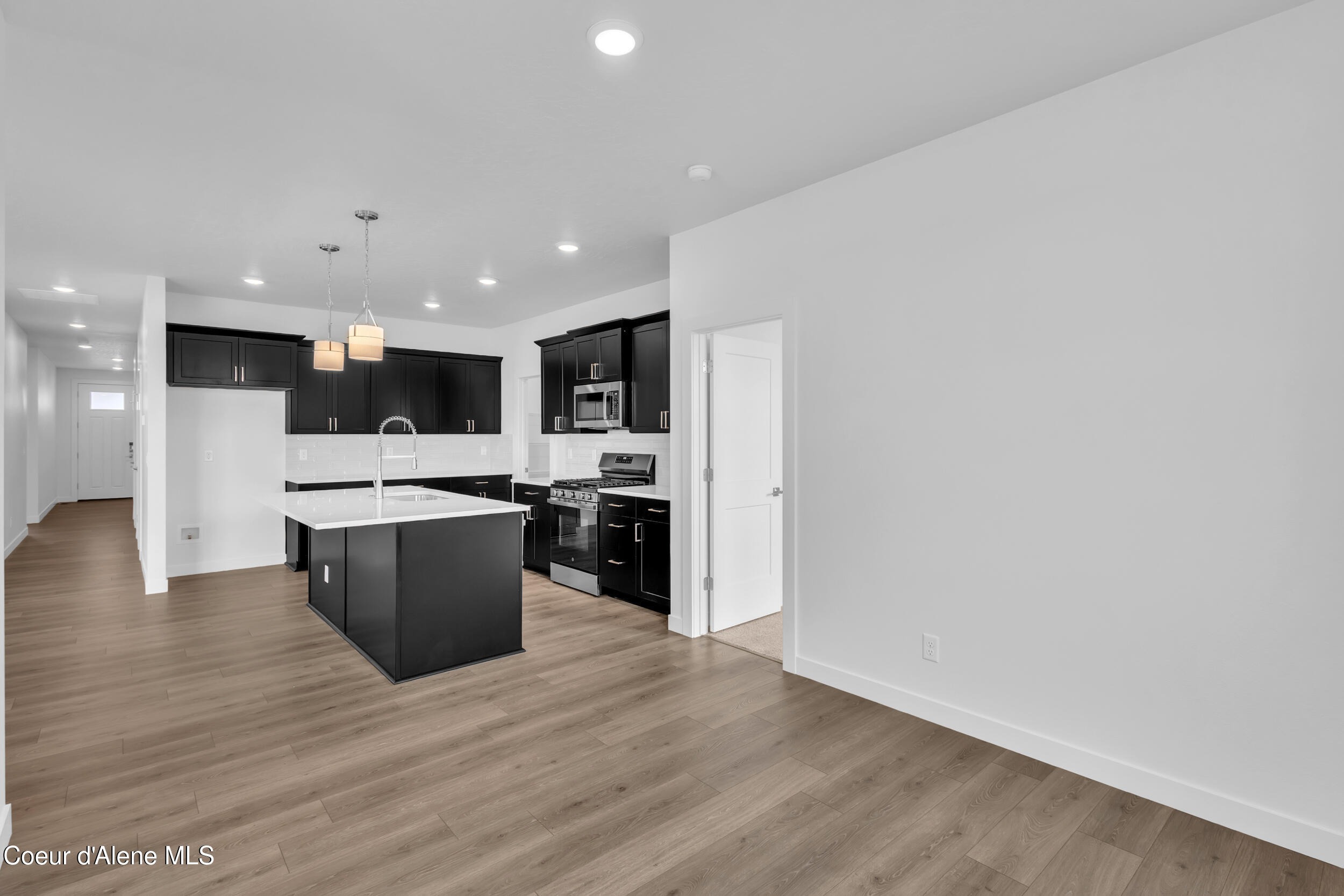 Coeur d'Alene, Idaho, 83815, United States, 3 Bedrooms Bedrooms, ,2 BathroomsBathrooms,Residential,For Sale,1999296