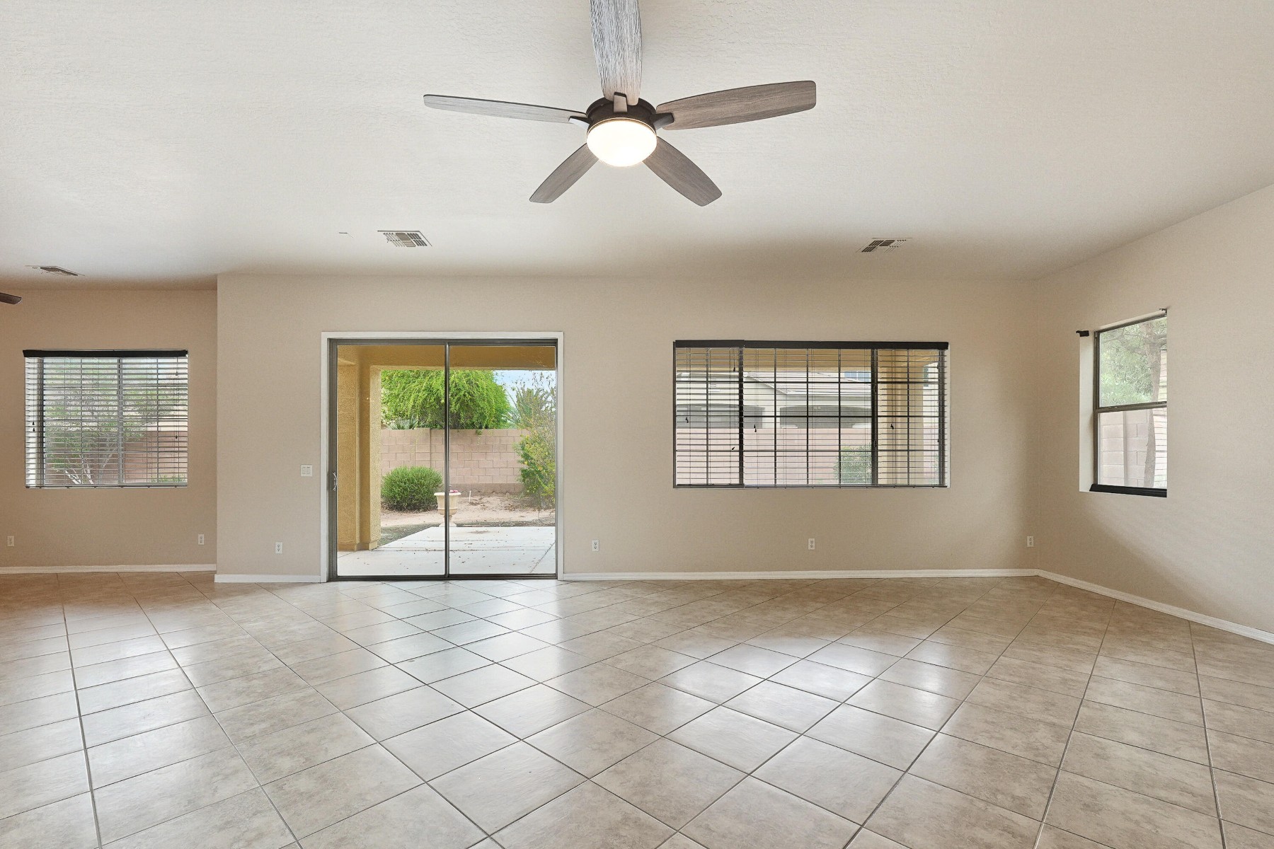  2854 E Flower Street¦Gilbert, AZ - 物件實景