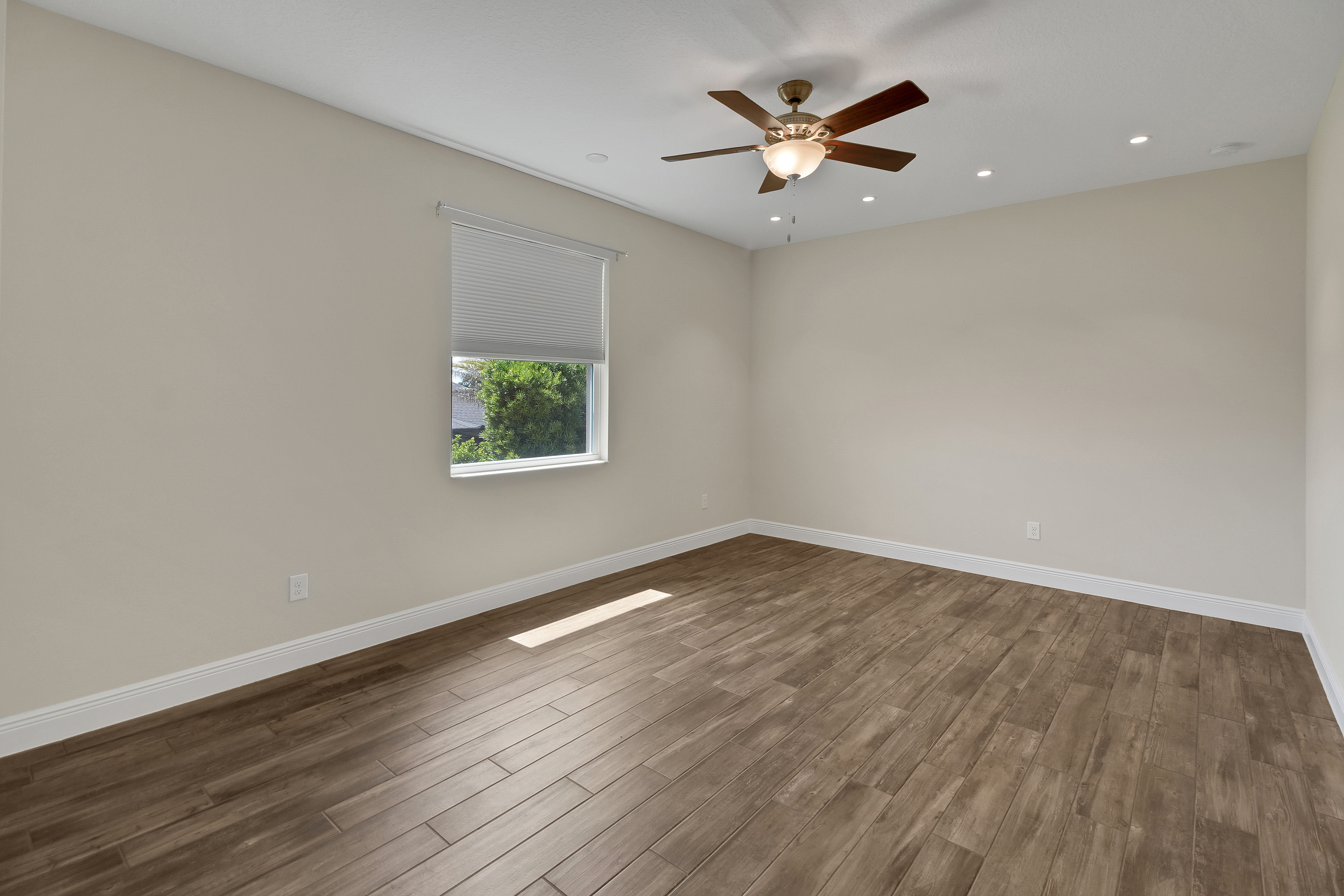 Lady Lake, Florida, 32159, United States, 4 Bedrooms Bedrooms, ,3 BathroomsBathrooms,Residential,For Sale,2001530