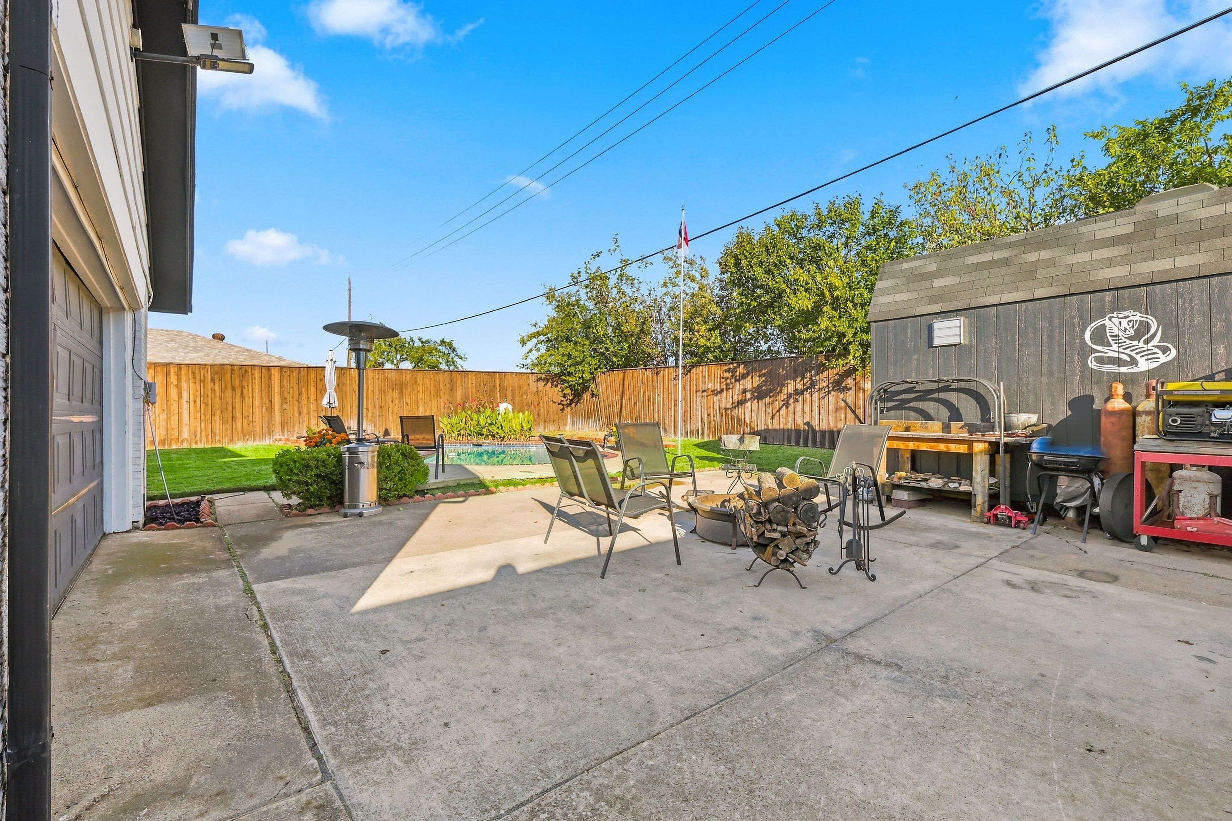  Established Neighborhood Charm. Private Poolside Retreat. - 物件實景