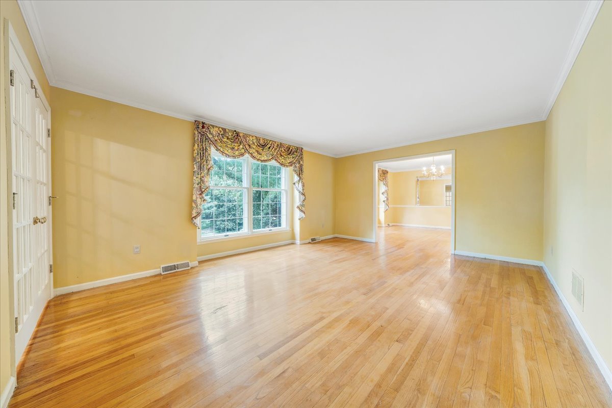 Roanoke, Virginia, 24015, United States, 5 Bedrooms Bedrooms, ,3 BathroomsBathrooms,Residential,For Sale,2043623
