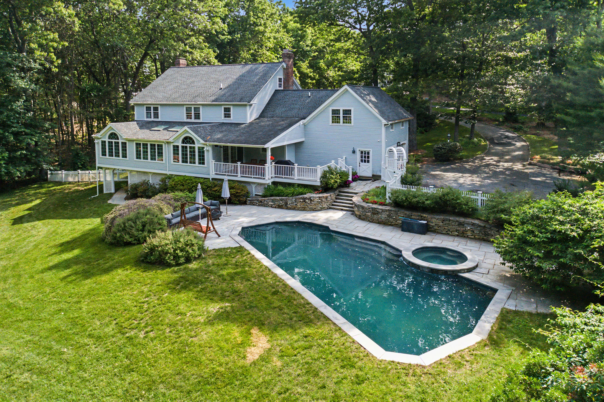  Experience shoreline luxury in this exceptional Colonial home - 物件實景
