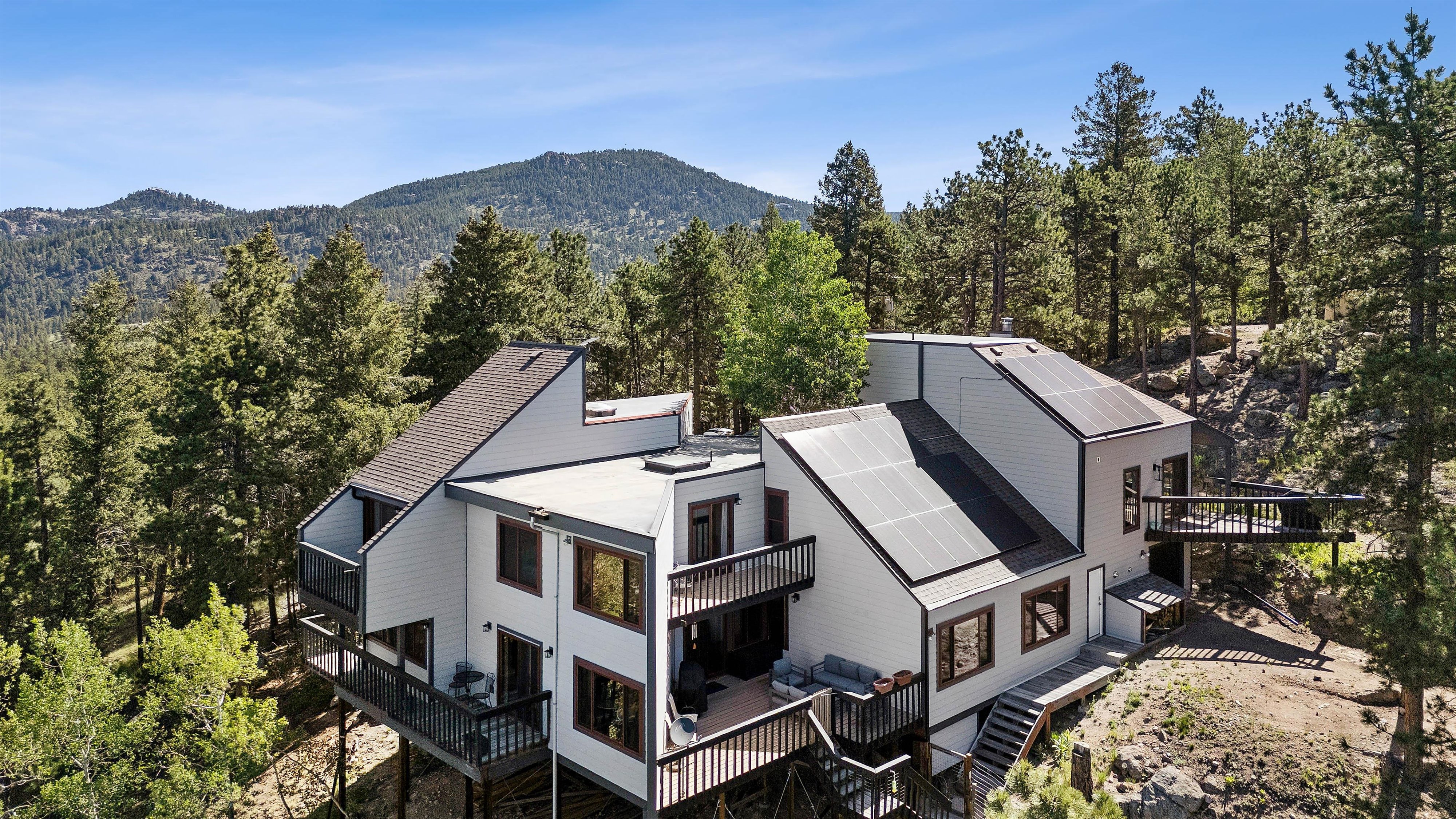  Experience Refined Mid-Century Inspired Mountain Living on 3.37 Acres - 物件實景