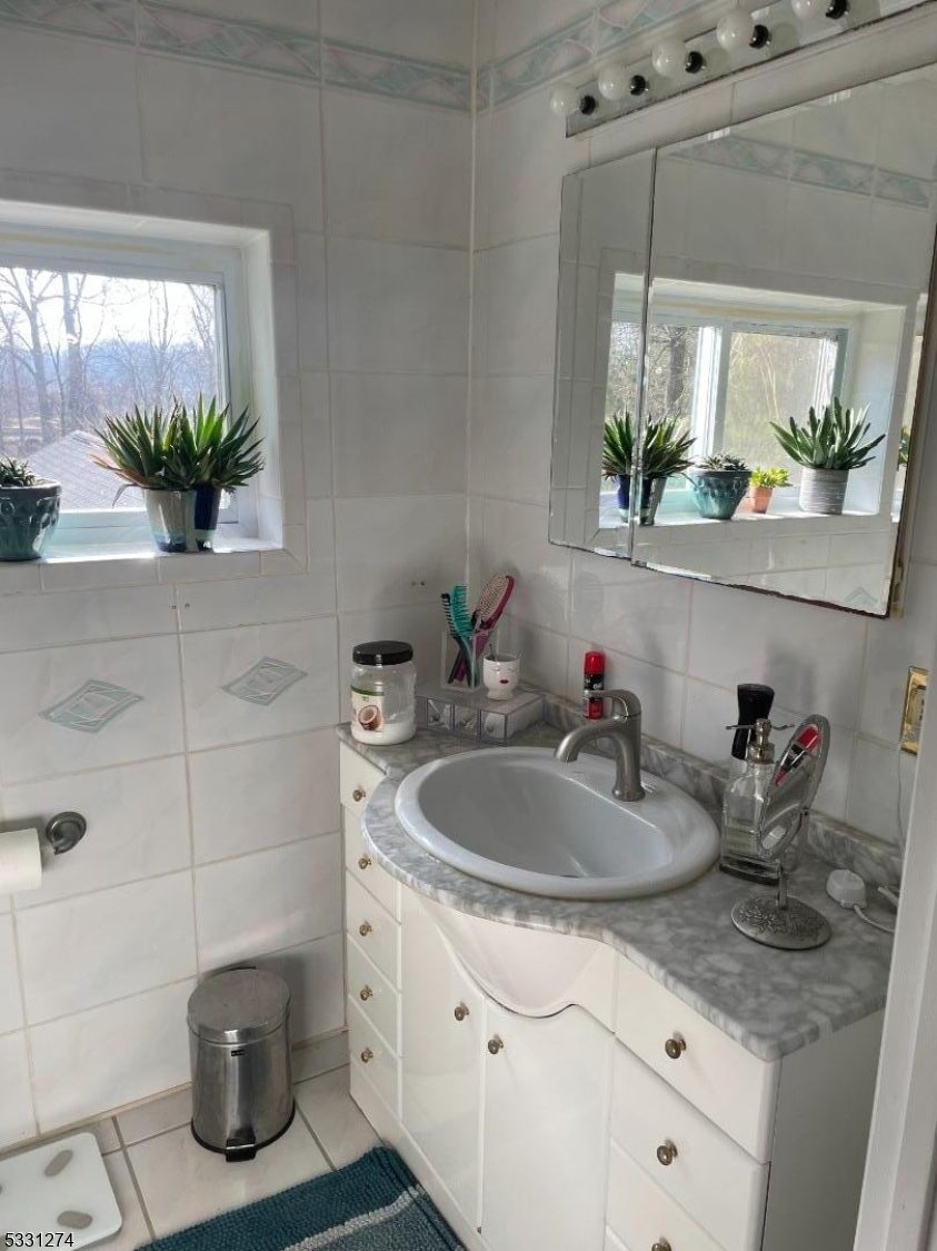 Lincoln Park Boro, New Jersey, 07035, United States, ,2 BathroomsBathrooms,Residential,For Sale,1944988