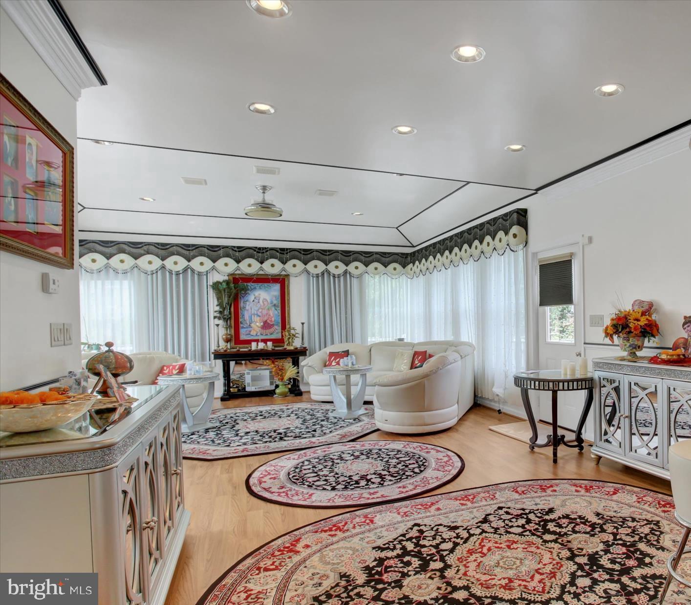 Chambersburg, Pennsylvania, 17202, United States, 5 Bedrooms Bedrooms, ,6 BathroomsBathrooms,Residential,For Sale,1989609