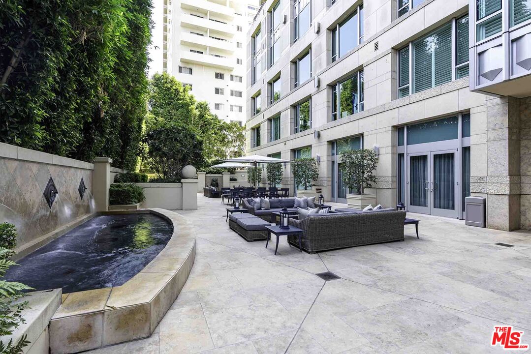Los Angeles, California, 90024, United States, 2 Bedrooms Bedrooms, ,3 BathroomsBathrooms,Residential,For Sale,1840834