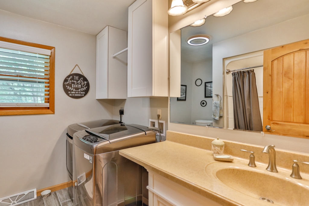 Wausau, Wisconsin, 54401, United States, 3 Bedrooms Bedrooms, ,3 BathroomsBathrooms,Residential,For Sale,1874102