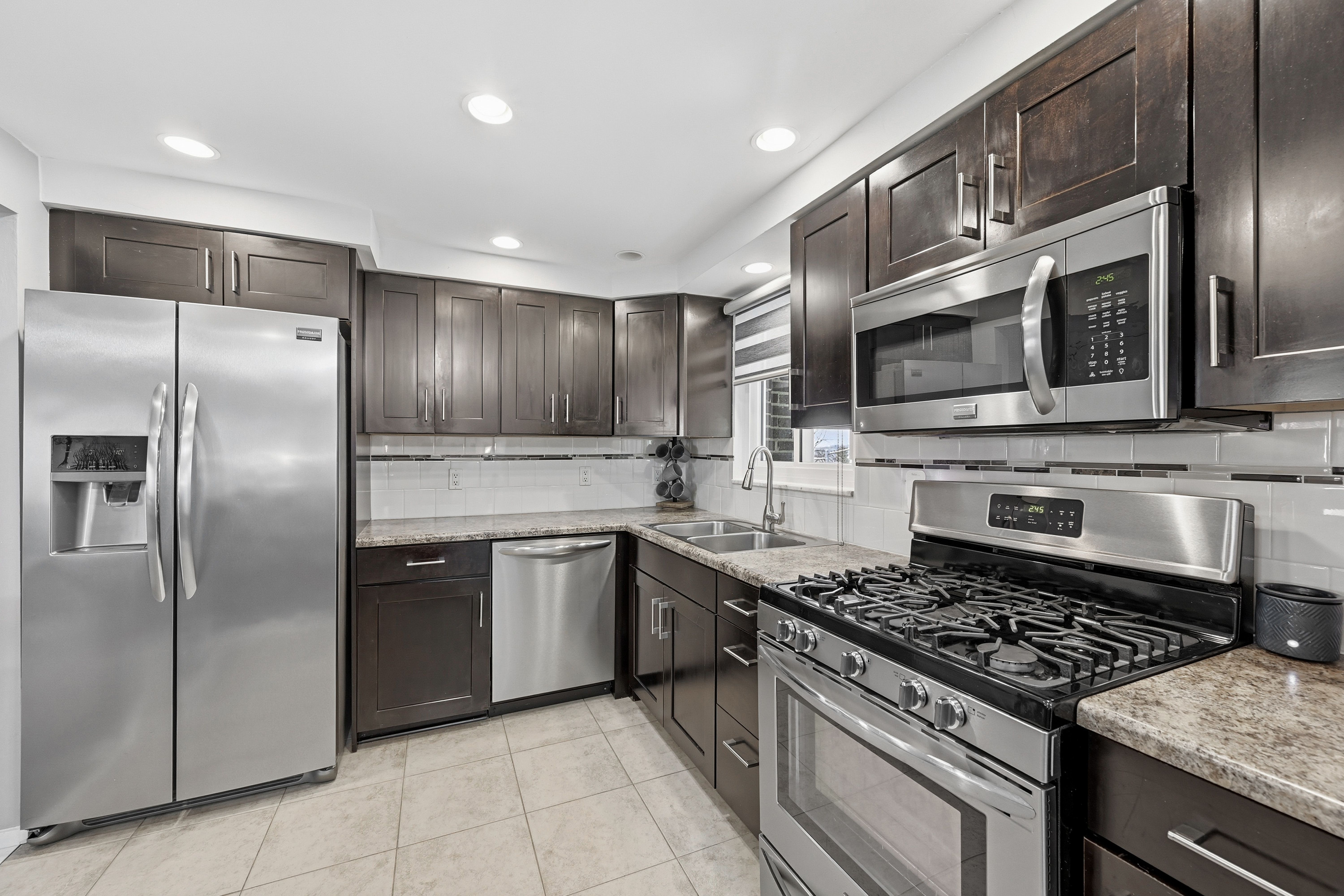  27 Flora Road, Pittsburgh, PA 15227 - 物件實景