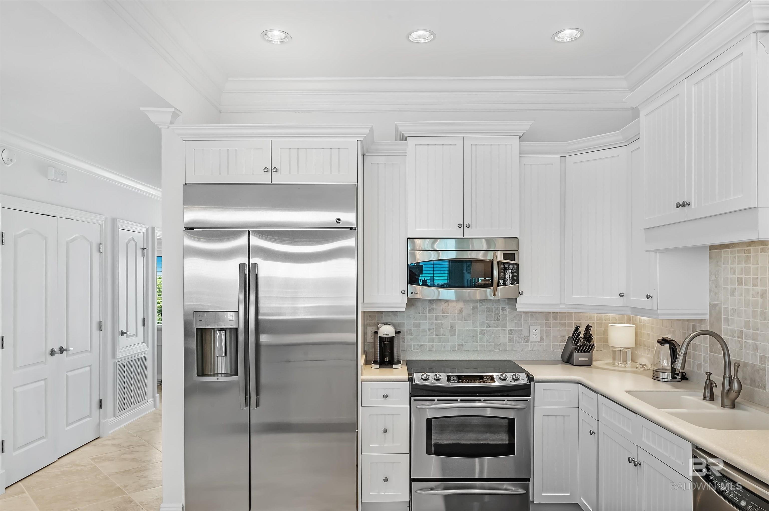 Pensacola, Florida, 32507, United States, 8 Bedrooms Bedrooms, ,9 BathroomsBathrooms,Residential,For Sale,1983870