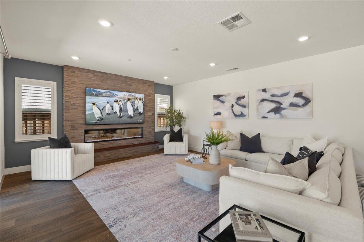 Gilroy, California, 95020, United States, 4 Bedrooms Bedrooms, ,3 BathroomsBathrooms,Residential,For Sale,1907628