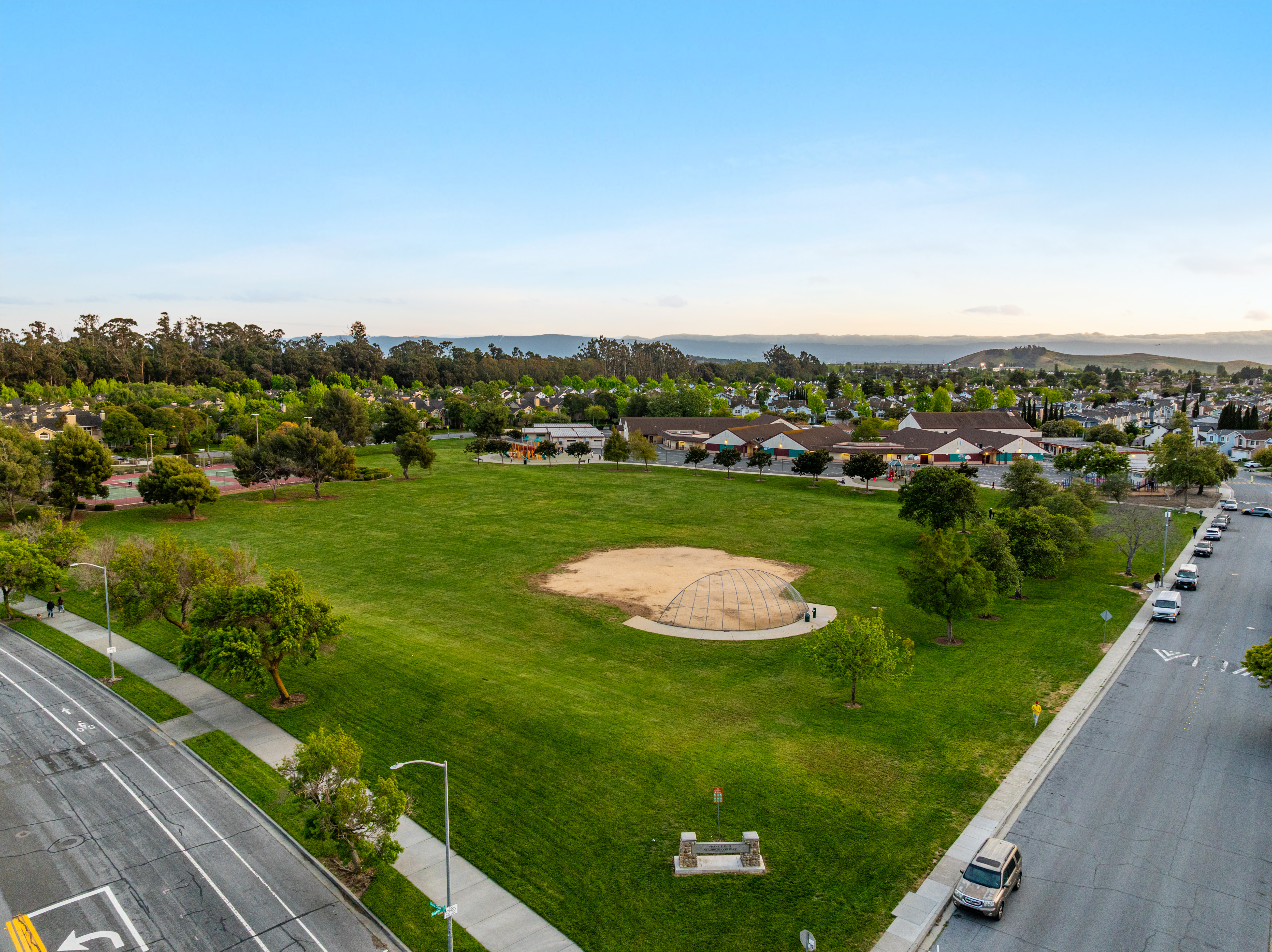  Designer-Appointed Forest Park Home with Seamless Indoor-Outdoor Living - 物件實景