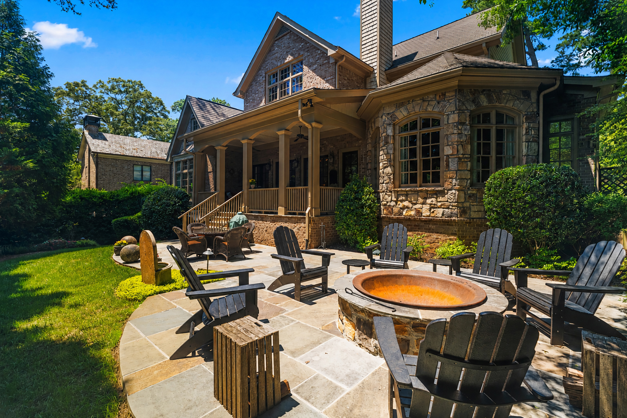  Sophisticated Newer Custom-built Home in Desirable Garden Hills - 物件實景
