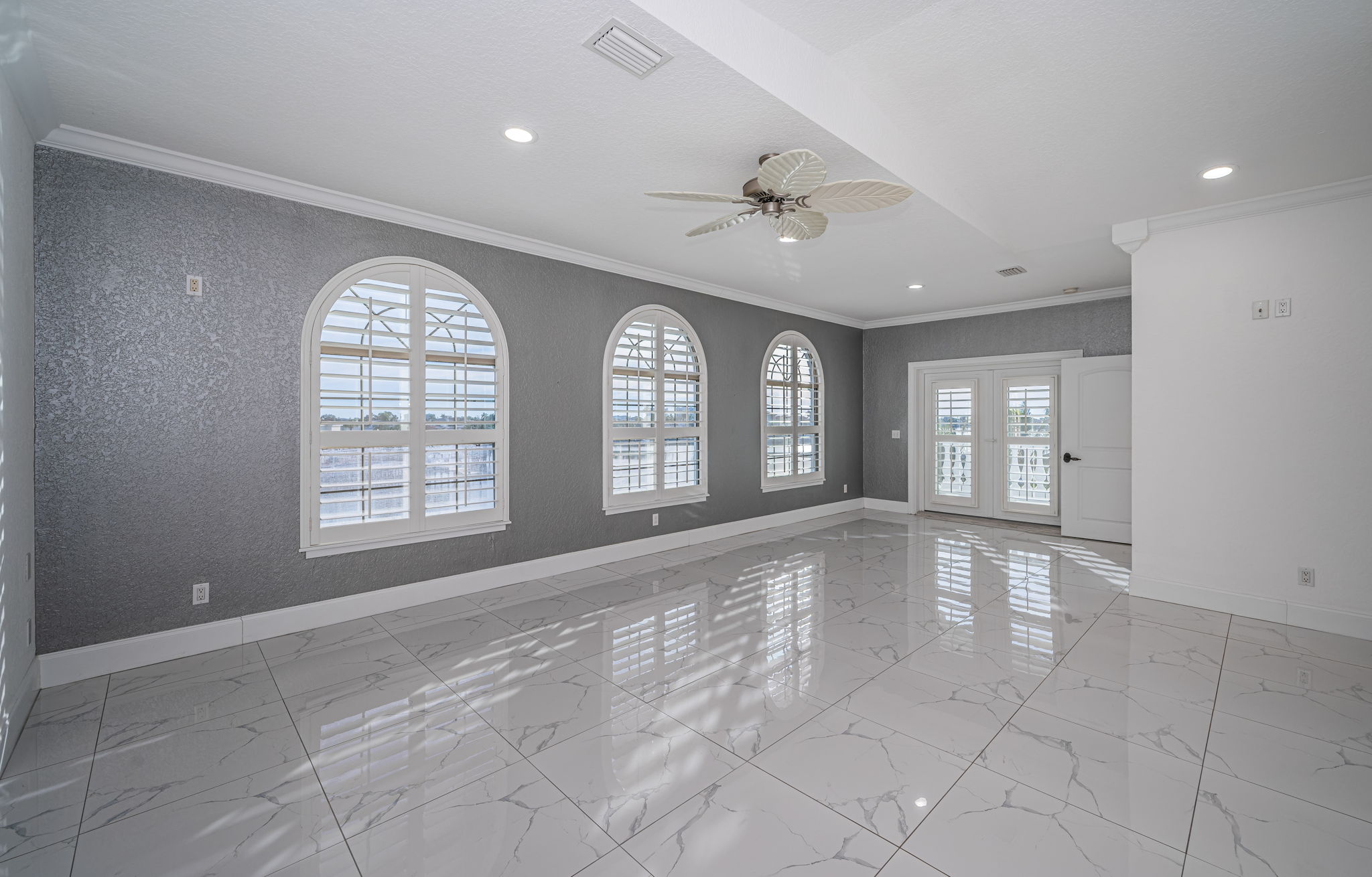 St Petersburg, Florida, 33707, United States, 4 Bedrooms Bedrooms, ,3 BathroomsBathrooms,Residential,For Sale,1992370