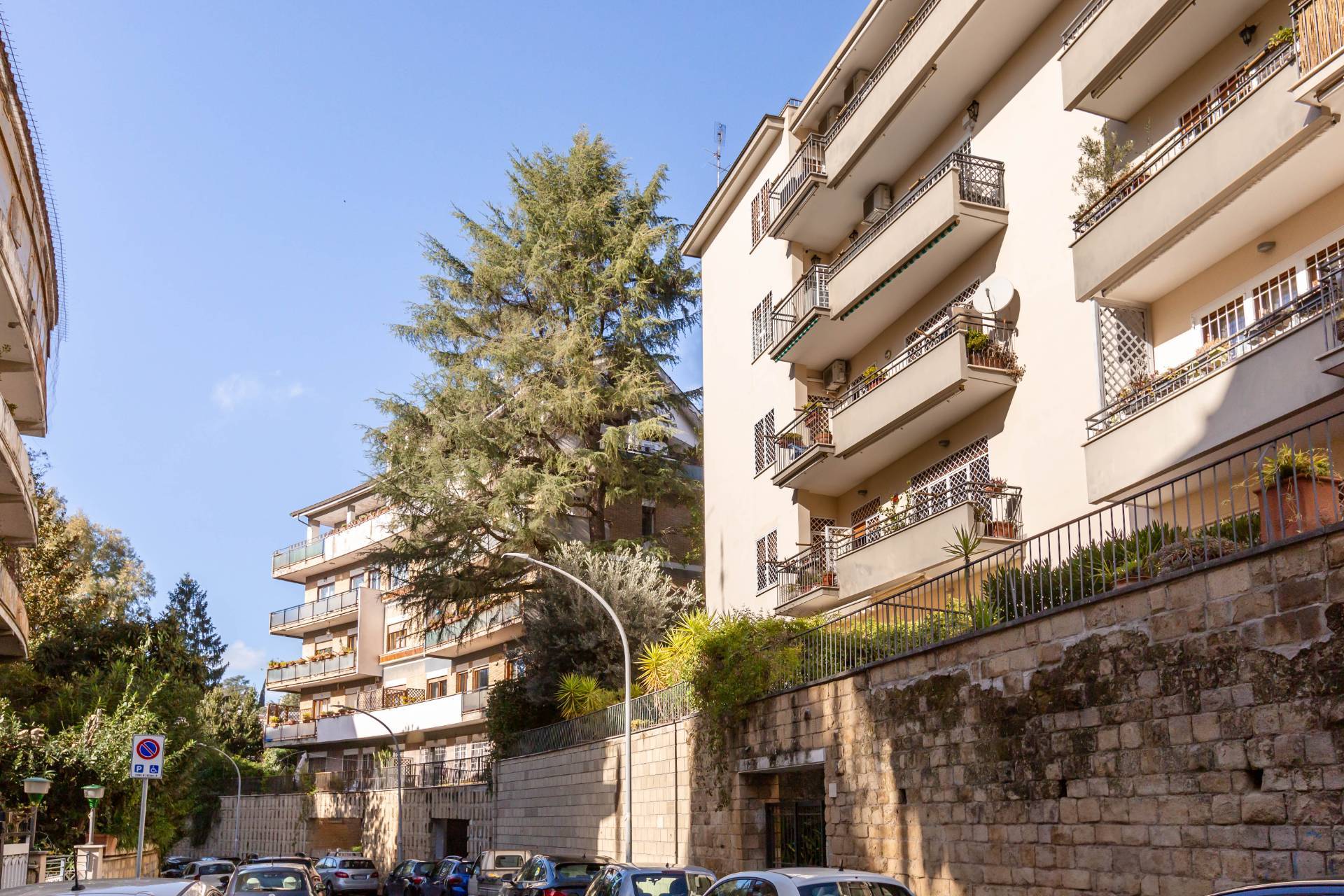 Roma, Roma, 00100, IT, 3 Bedrooms Bedrooms, ,2 BathroomsBathrooms,Residential,For Sale,1877173
