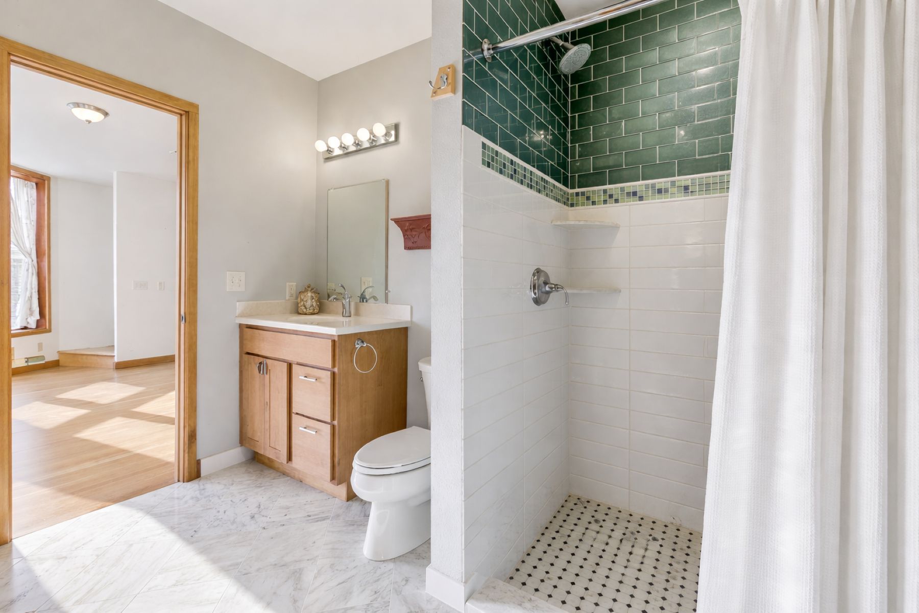  Unique Mid-Century Modern Retreat in a Private Wooded Setting - 物件實景