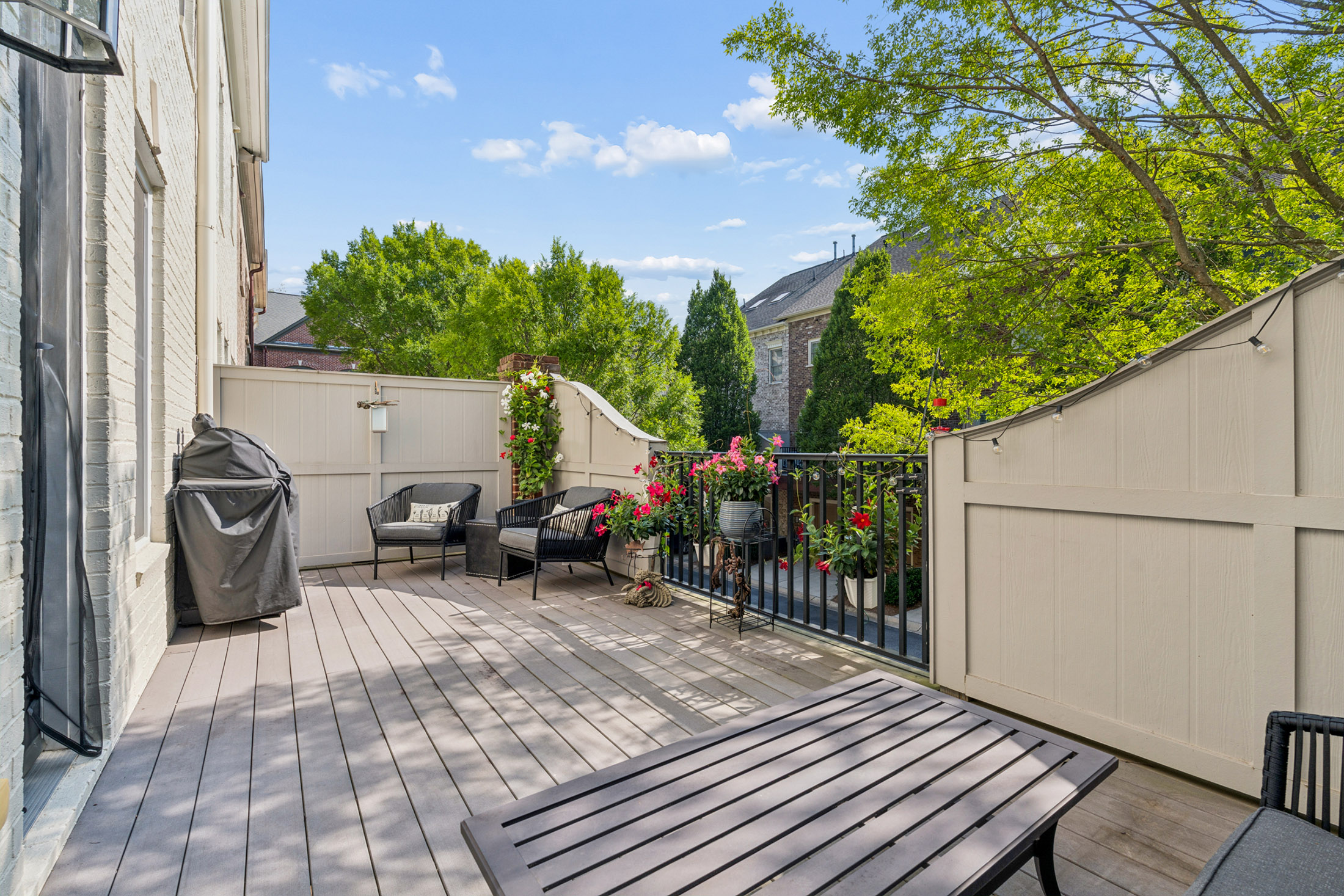  Four Level Brick Townhome with Private Elevator in Gated One Ivy Walk - 物件實景