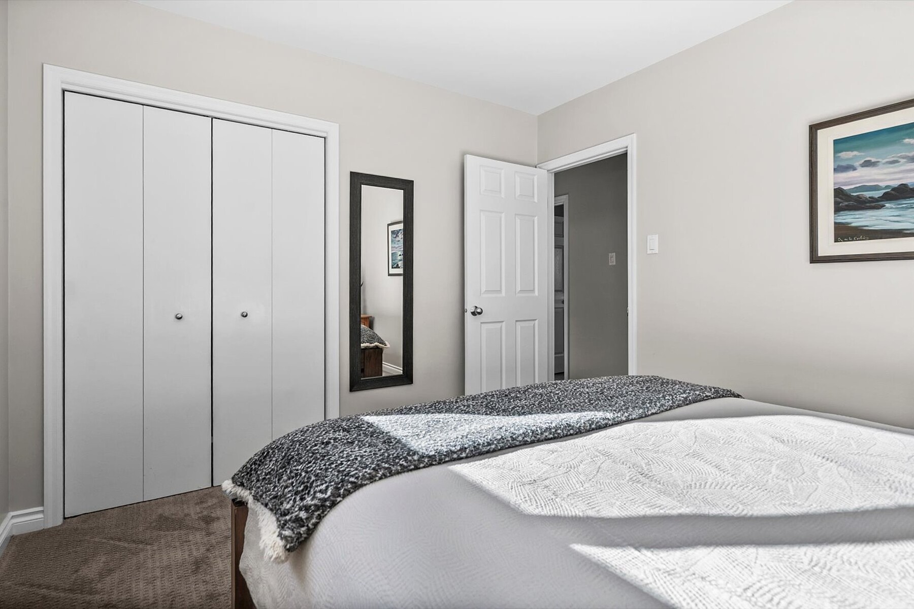 6526 Laurentian Way SW - 物件實景