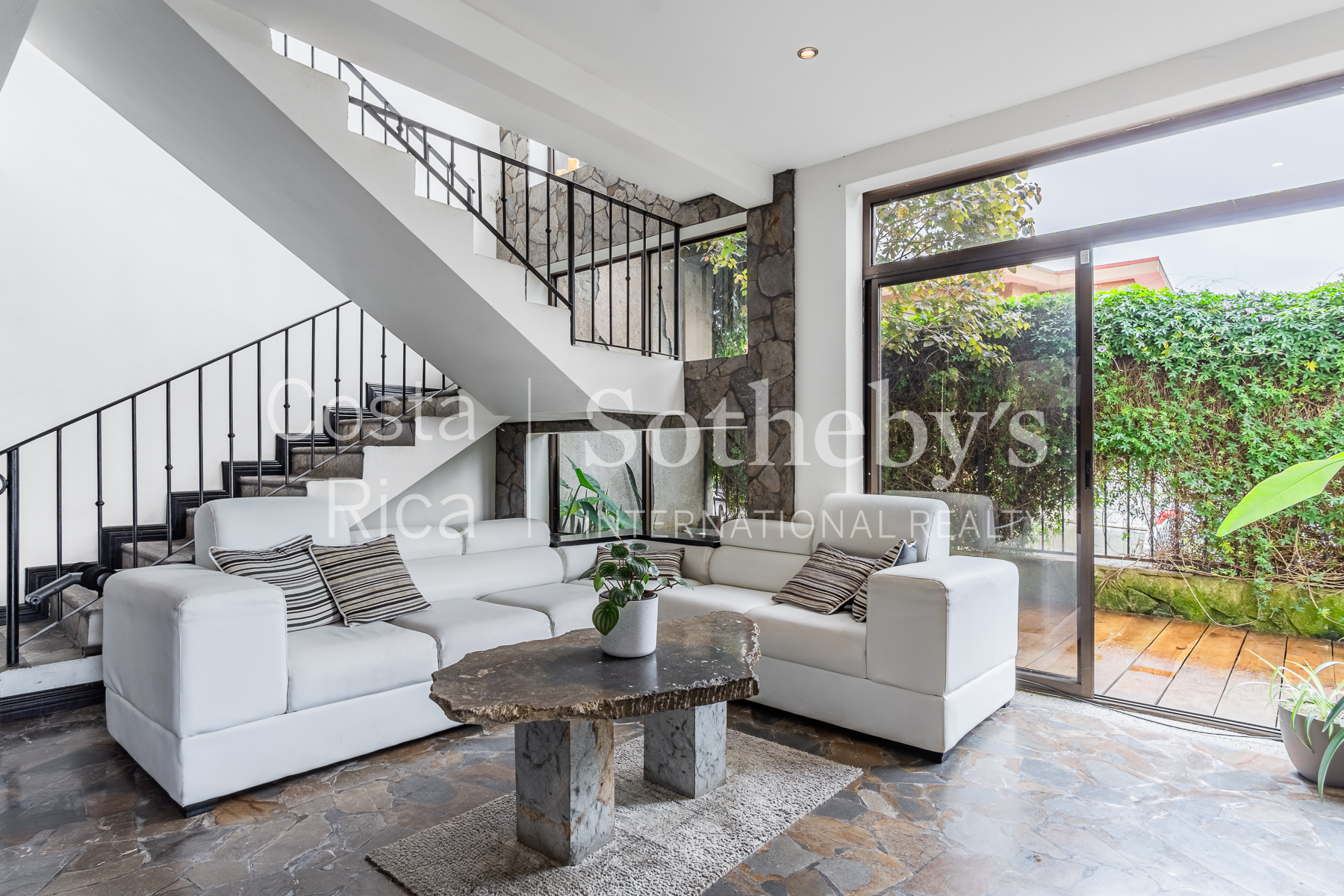  Stone Rock House And Apartment - 物件實景