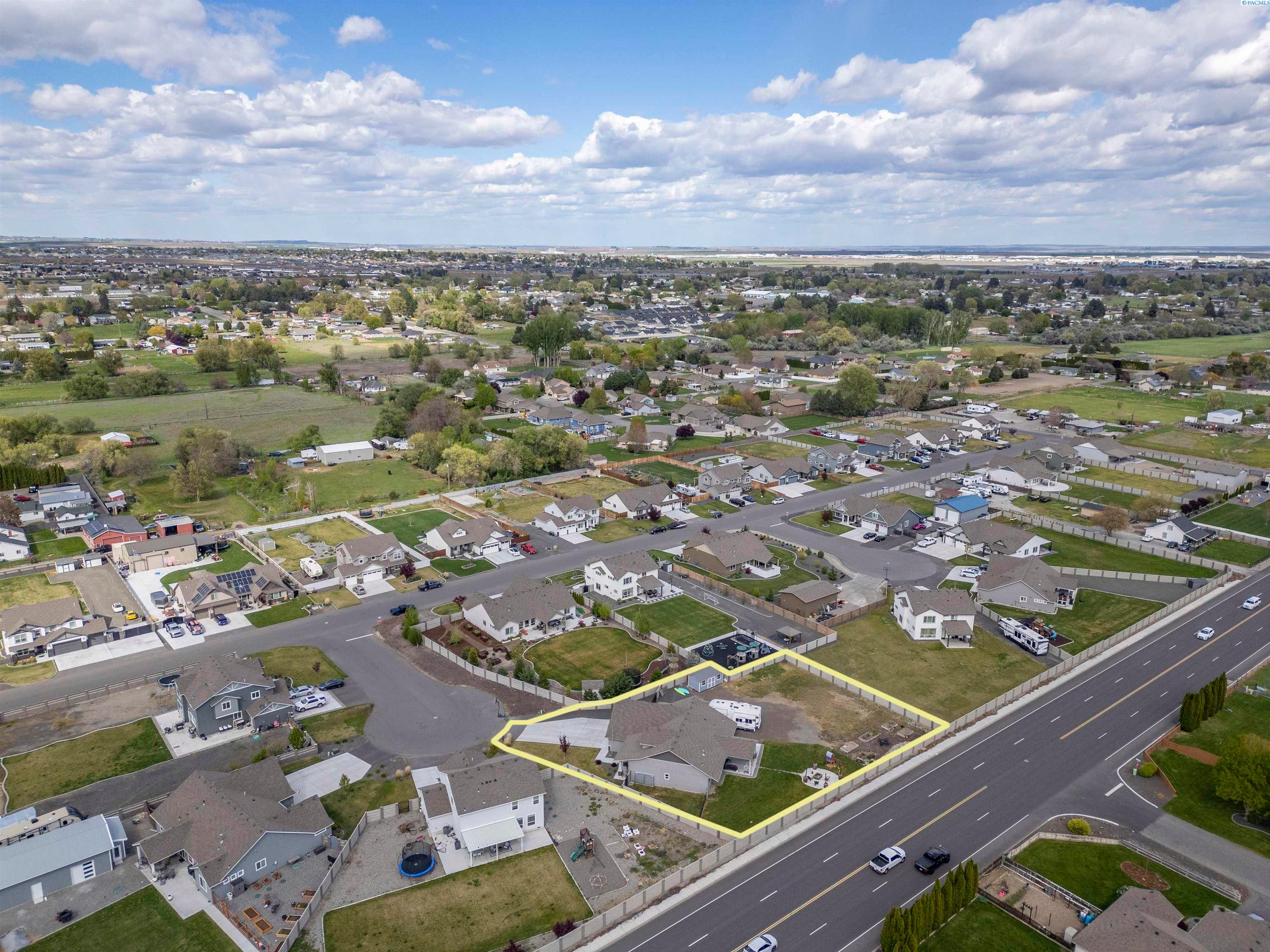 Pasco, Washington, 99301, United States, 4 Bedrooms Bedrooms, ,2 BathroomsBathrooms,Residential,For Sale,2036931