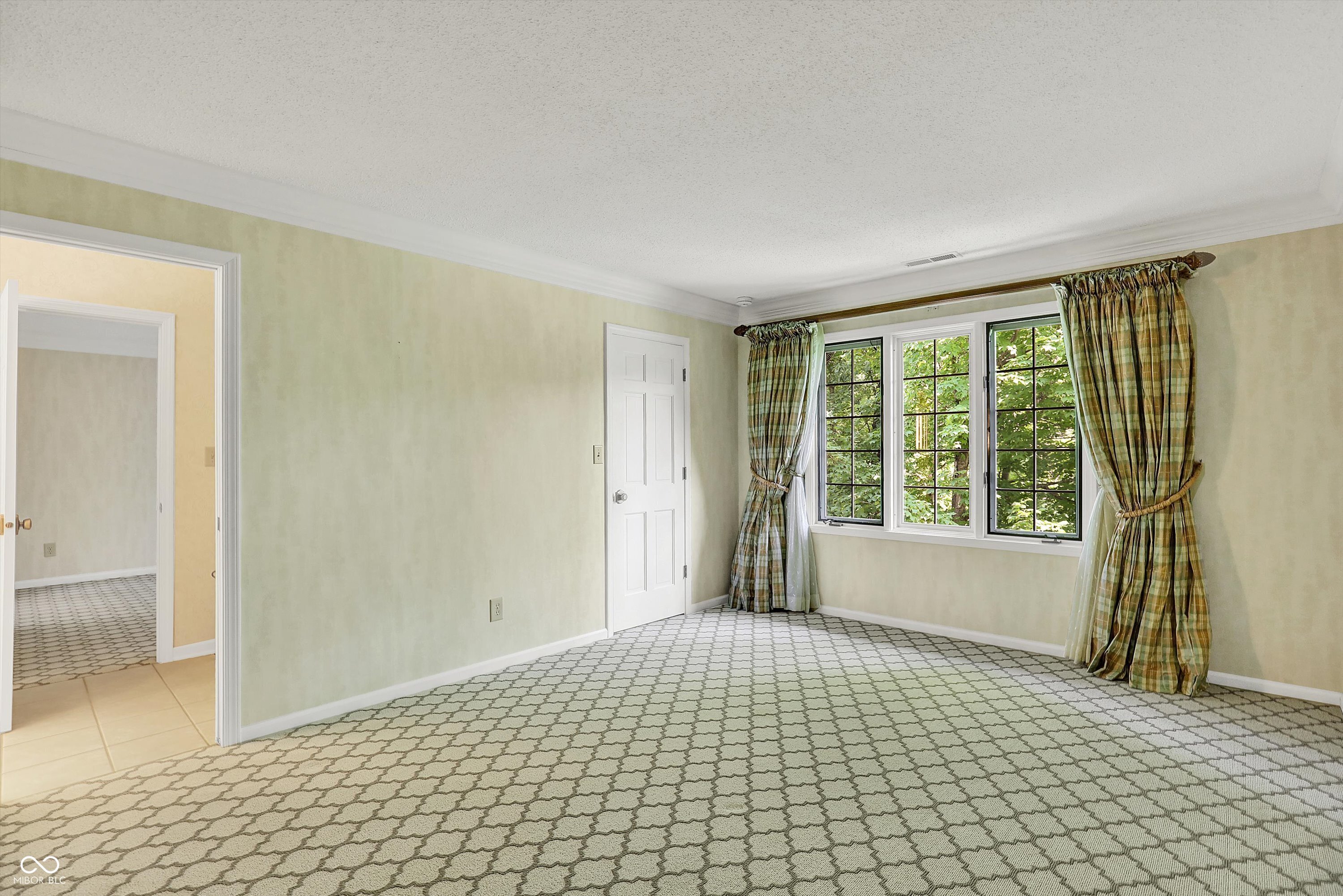 Indianapolis, Indiana, 46260, United States, 4 Bedrooms Bedrooms, ,6 BathroomsBathrooms,Residential,For Sale,1976230