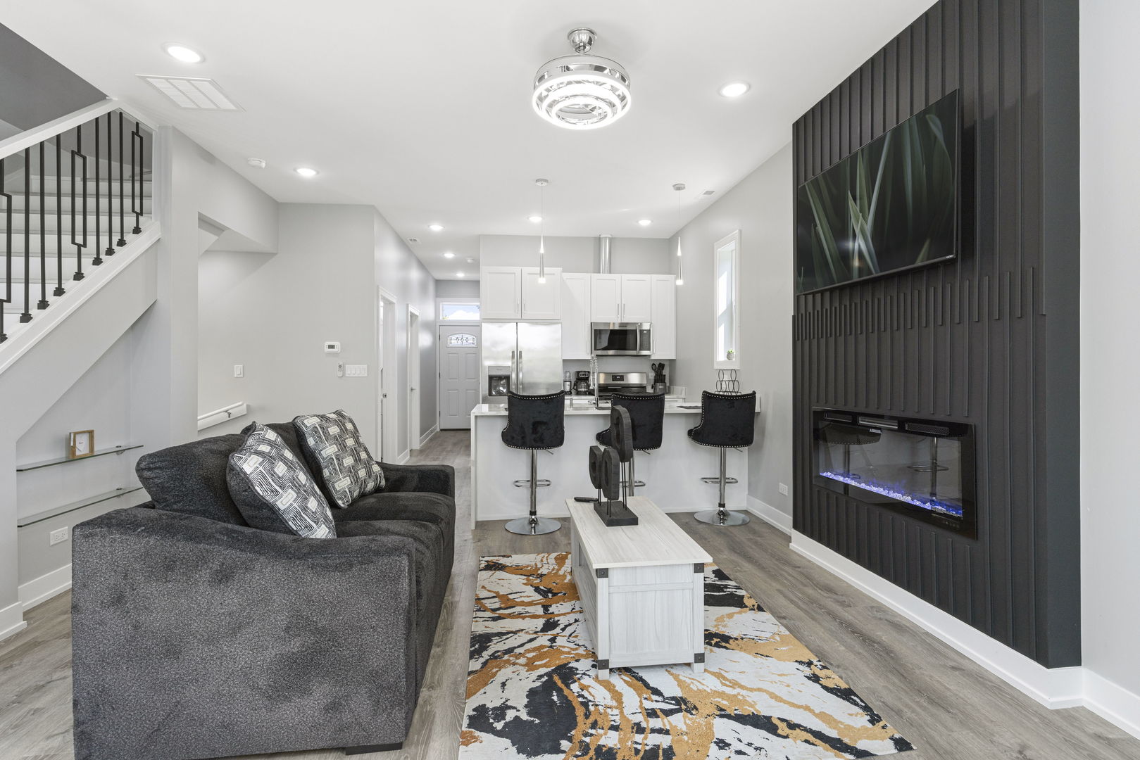 Chicago, Illinois, 60623, United States, 6 Bedrooms Bedrooms, ,Residential,For Sale,1958616