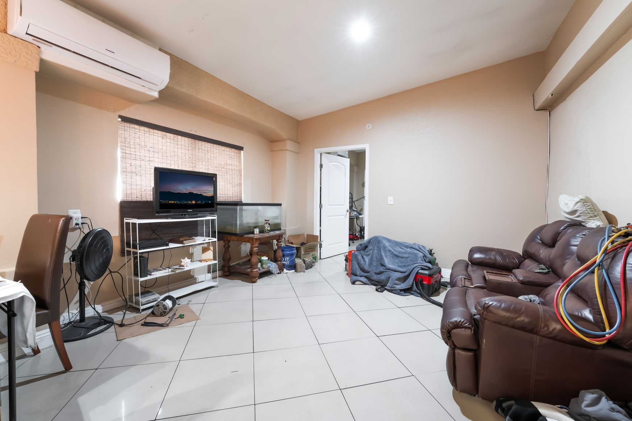 Las Vegas, Nevada, 89104, United States, 4 Bedrooms Bedrooms, ,2 BathroomsBathrooms,Residential,For Sale,1924151