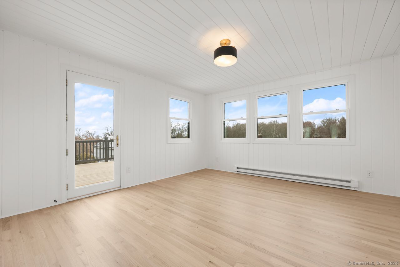 Milford, Connecticut, 06460, United States, 5 Bedrooms Bedrooms, ,3 BathroomsBathrooms,Residential,For Sale,1913239