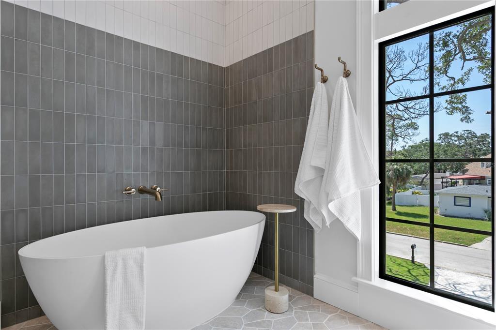 Tampa, Florida, 33629, United States, 5 Bedrooms Bedrooms, ,5 BathroomsBathrooms,Residential,For Sale,1837490