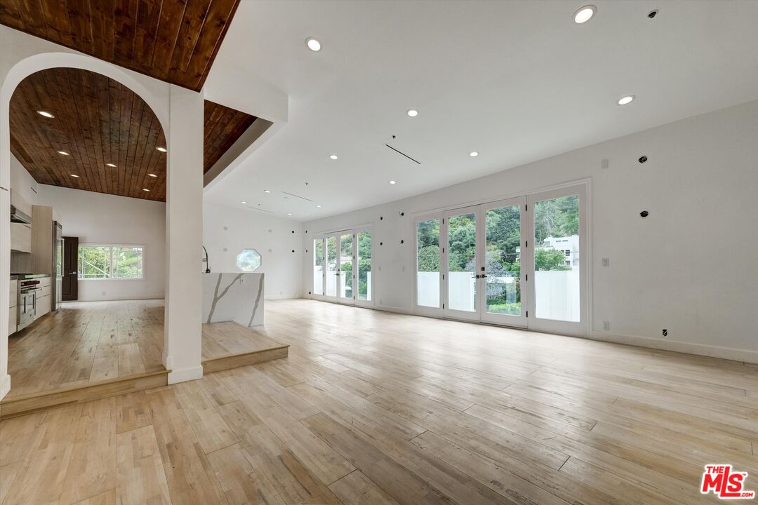 Beverly Hills, California, 90210, United States, 8 Bedrooms Bedrooms, ,3 BathroomsBathrooms,Residential,For Sale,1916732