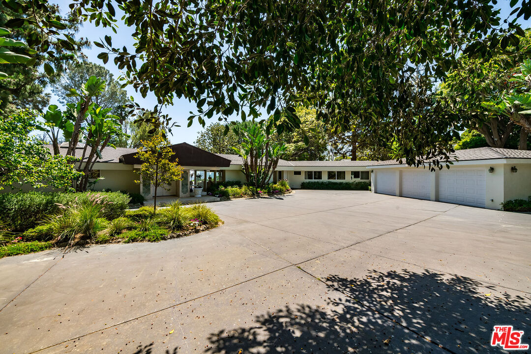 Beverly Hills, California, 90210, United States, 6 Bedrooms Bedrooms, ,6 BathroomsBathrooms,Residential,For Sale,1793530