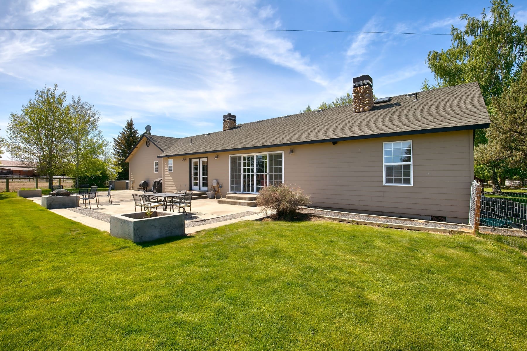  12913 S W Lark Meadow Lane Powell Butte, OR 97753 - 物件實景