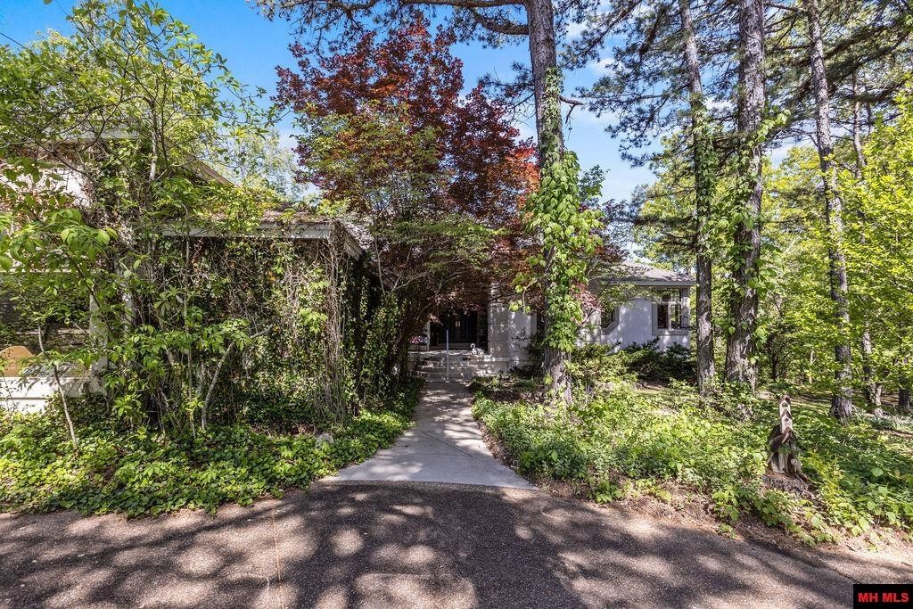 7922 HWY 201 SOUTH, Mountain Home, Arkansas, 72653, United States, 5 Bedrooms Bedrooms, ,6 BathroomsBathrooms,Residential,For Sale,7922 HWY 201 SOUTH,1266257
