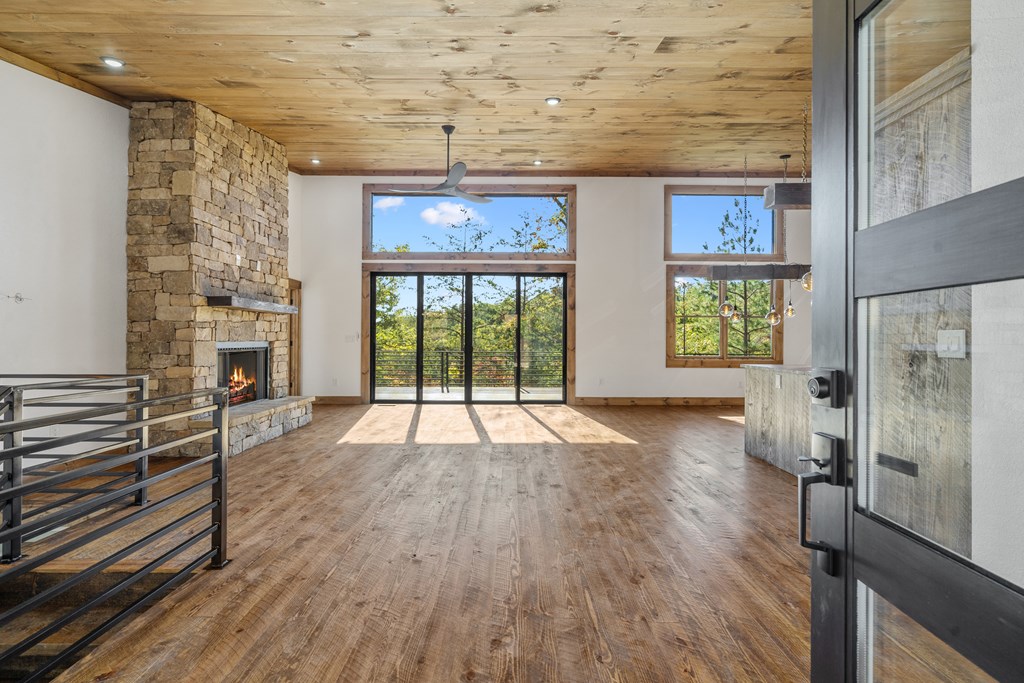 Mineral Bluff, Georgia, 30559, United States, 3 Bedrooms Bedrooms, ,3 BathroomsBathrooms,Residential,For Sale,1984301