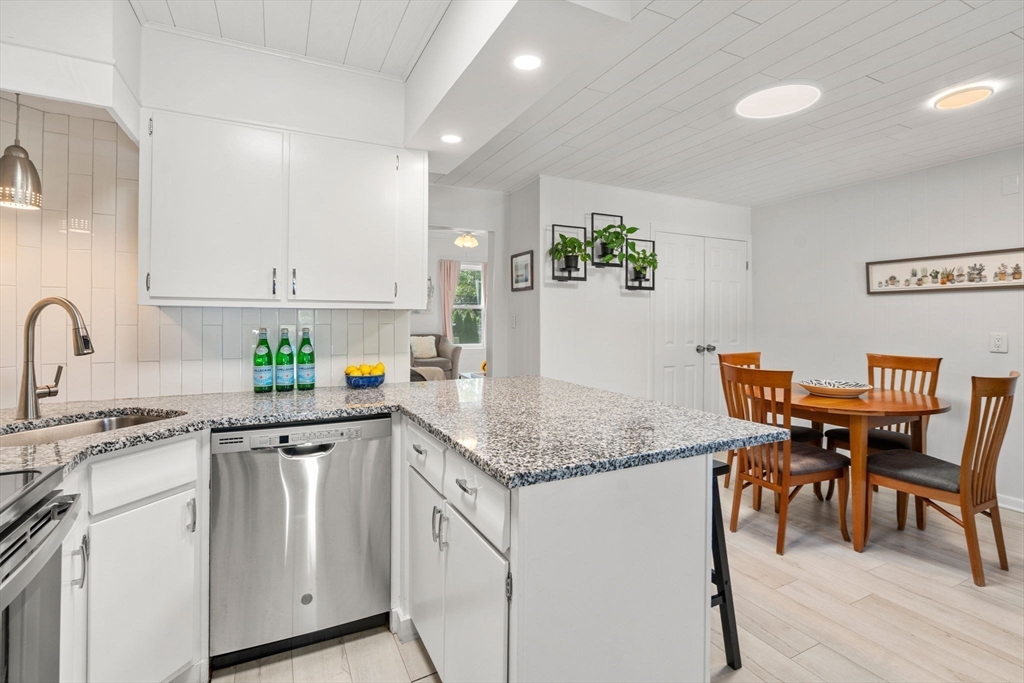 Watertown, Massachusetts, 02472, United States, 2 Bedrooms Bedrooms, ,1 BathroomBathrooms,Residential,For Sale,1950819