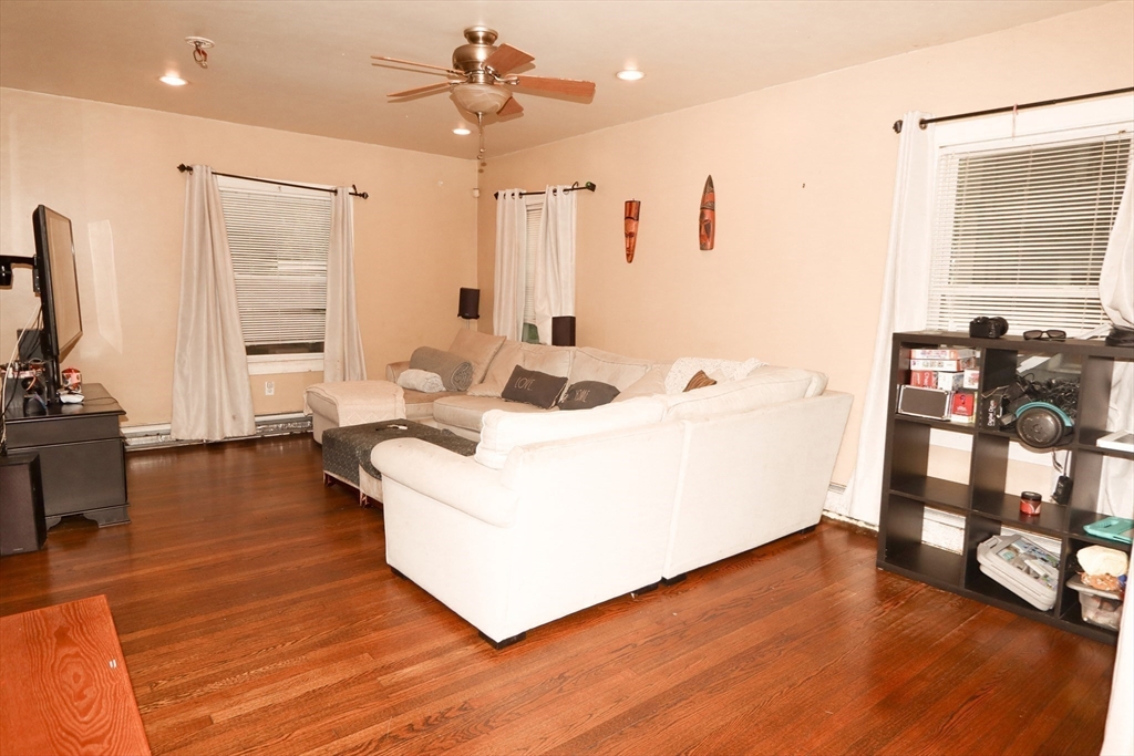 Brockton, Massachusetts, 02301, United States, 3 Bedrooms Bedrooms, ,2 BathroomsBathrooms,Residential,For Sale,1955678
