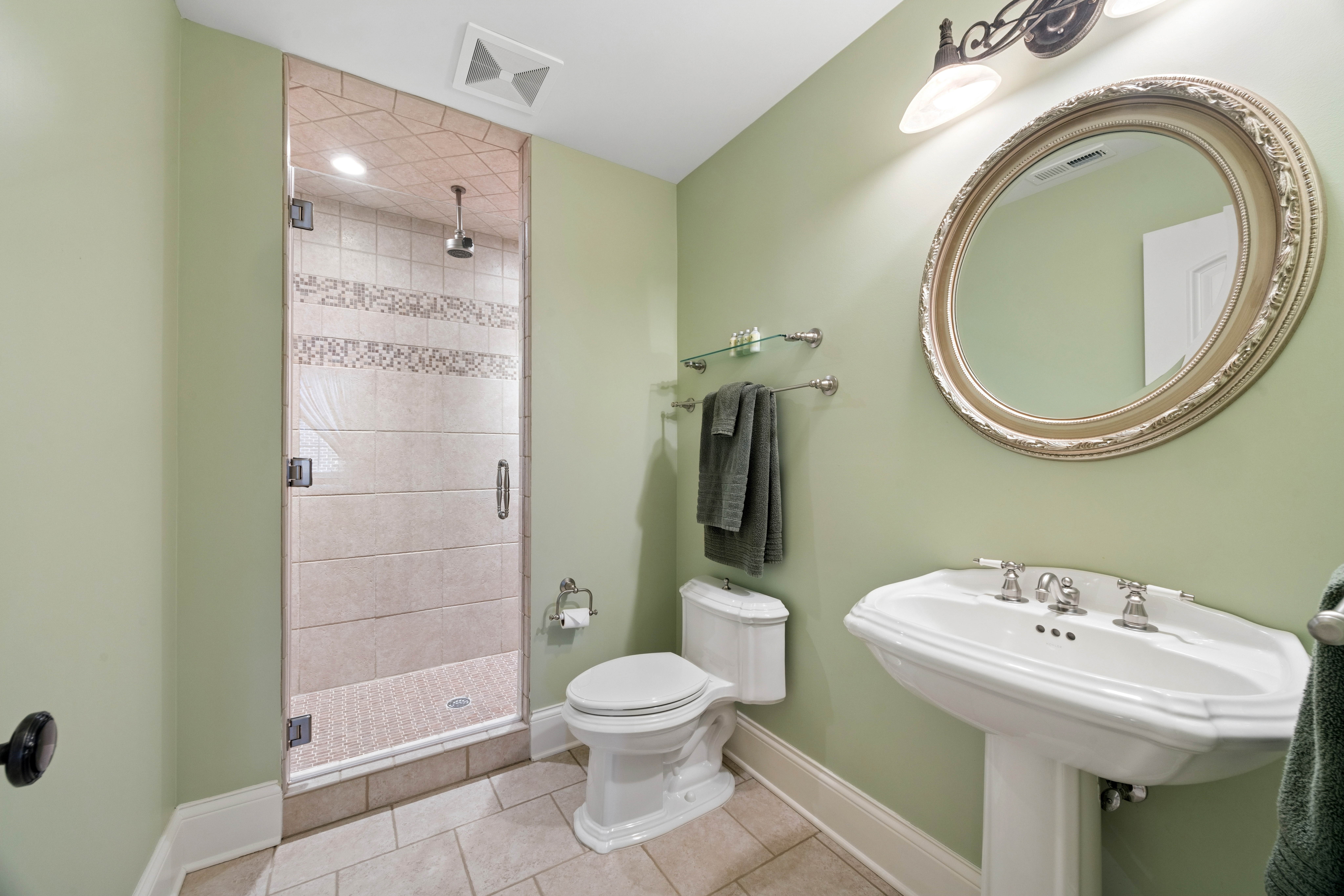  Impressive Cedar and Sstone Home in A+ Sought After Location - 物件實景