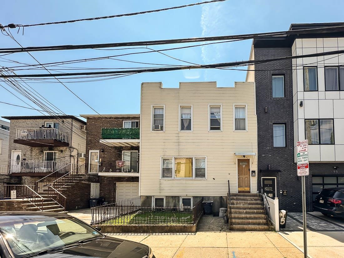 Jersey City, New Jersey, 07306, United States, 5 Bedrooms Bedrooms, ,2 BathroomsBathrooms,Residential,For Sale,1906823