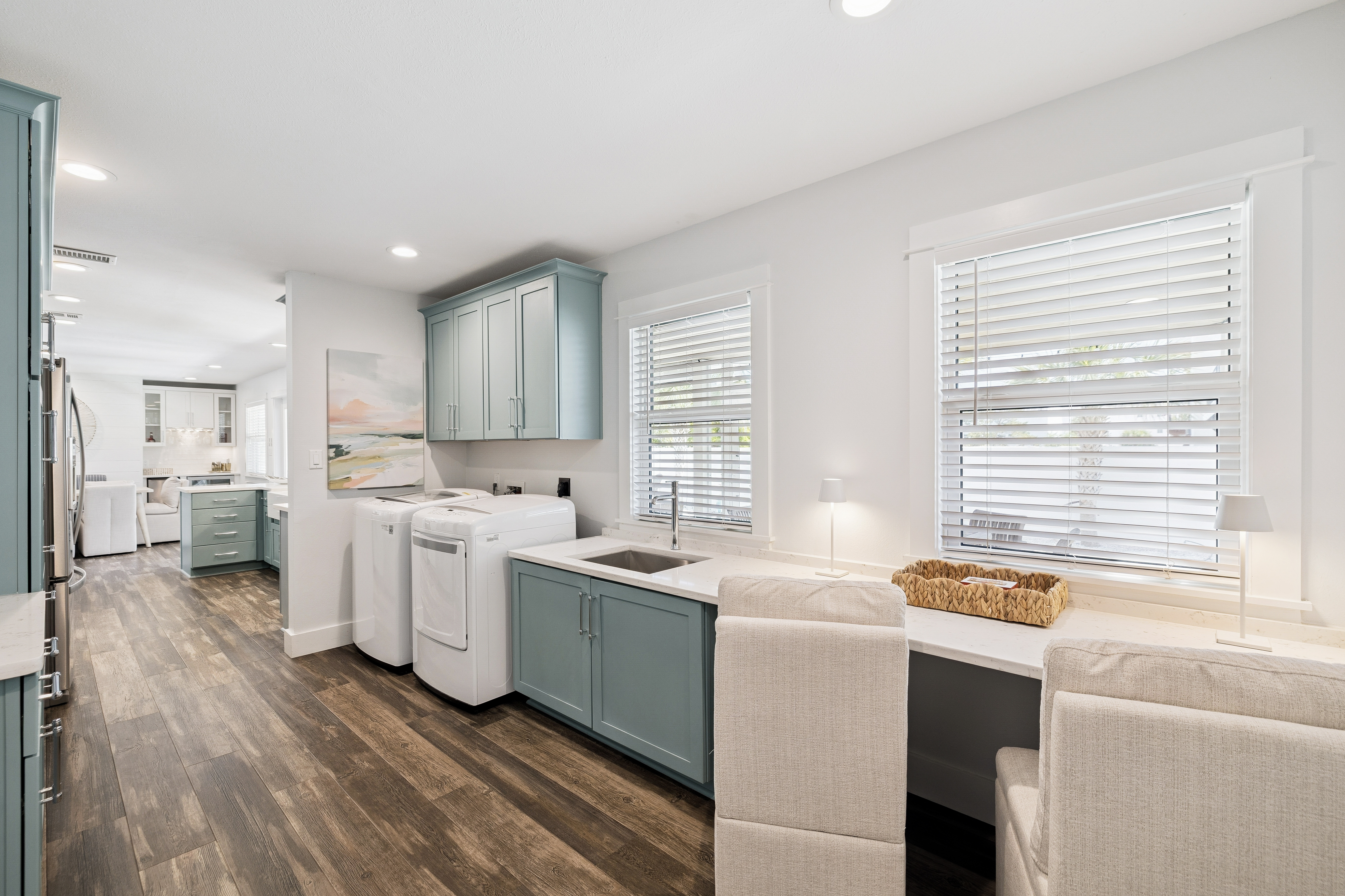  Completely Renovated Home On Half-Acre Lot Near Gulf Place - 物件實景