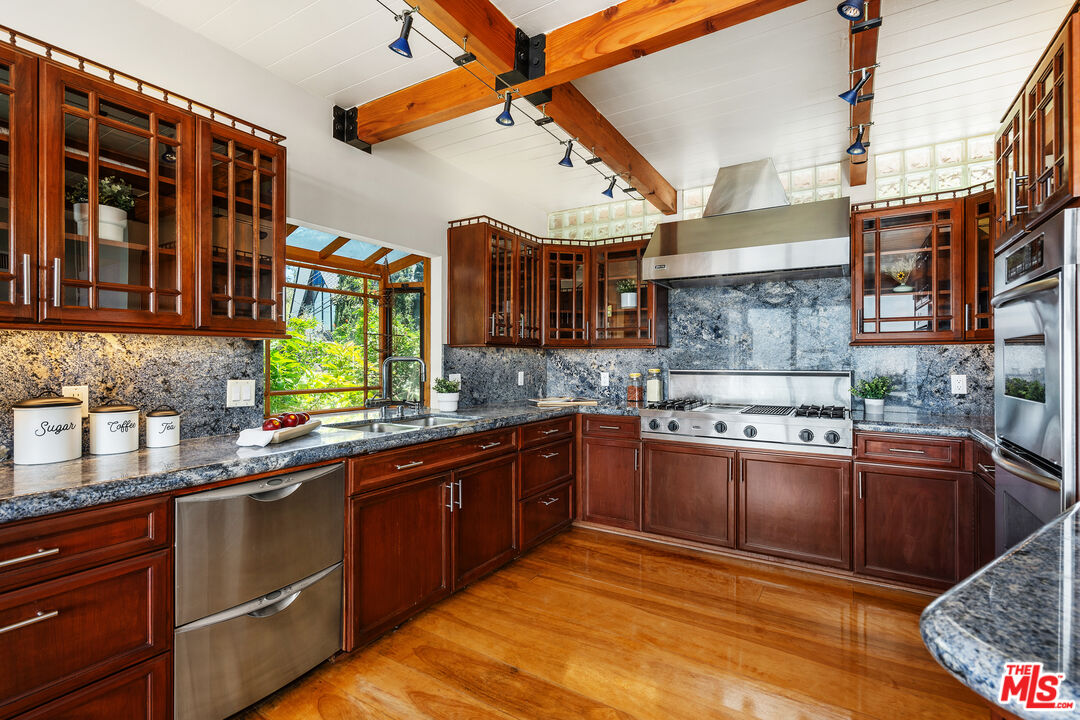 Los Angeles, California, 90027, United States, 3 Bedrooms Bedrooms, ,3 BathroomsBathrooms,Residential,For Sale,1866547