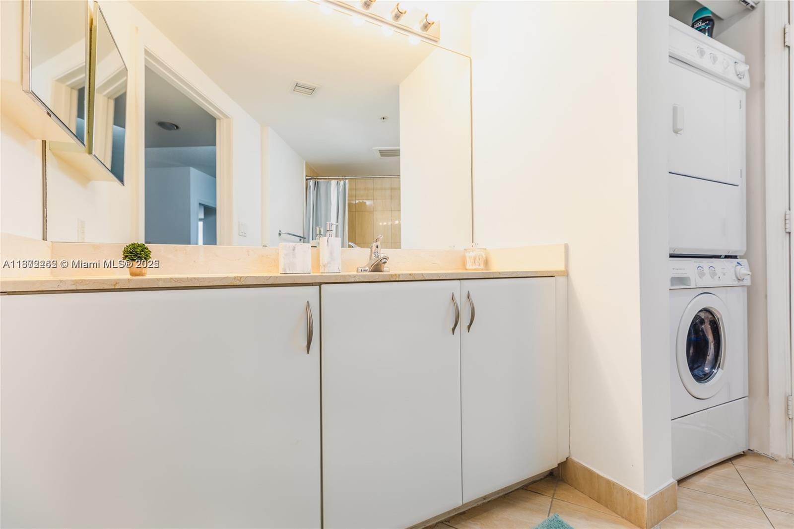 Miami, Florida, 33132, United States, 2 Bedrooms Bedrooms, ,2 BathroomsBathrooms,Residential,For Sale,1940713