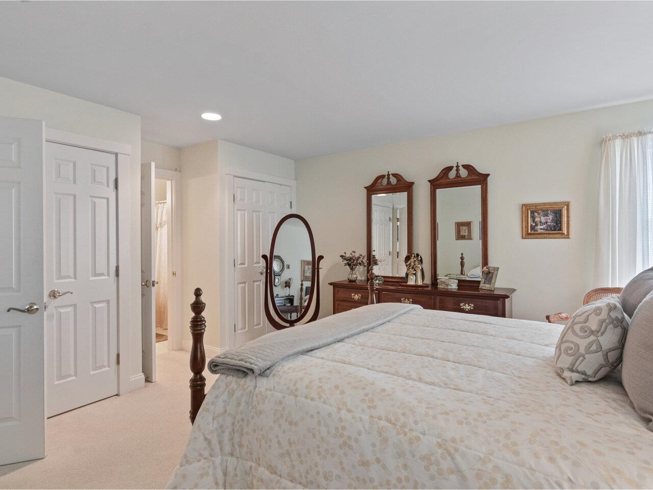 Williston, Vermont, 05495, United States, 2 Bedrooms Bedrooms, ,3 BathroomsBathrooms,Residential,For Sale,1901001
