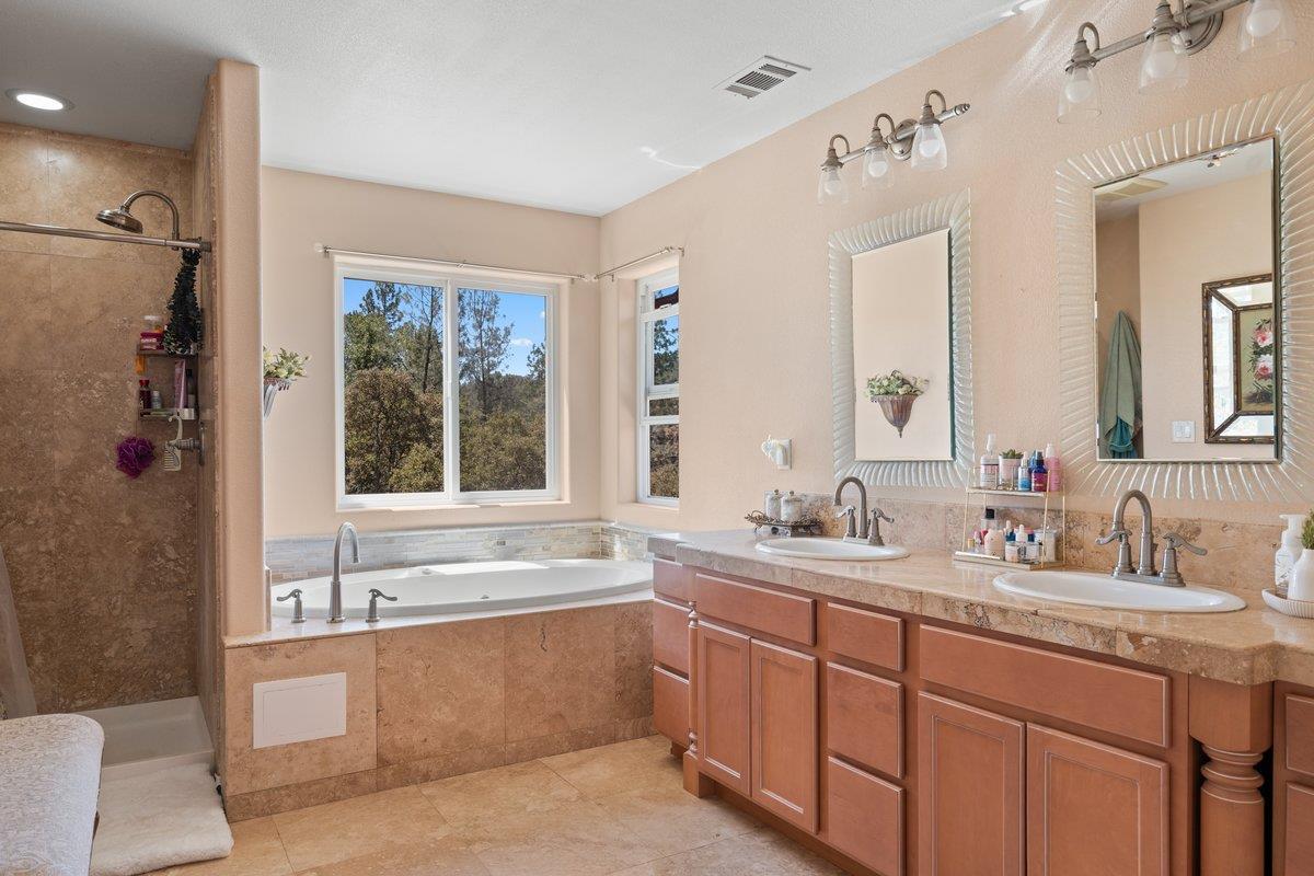 Grass Valley, California, 95949, United States, 4 Bedrooms Bedrooms, ,3 BathroomsBathrooms,Residential,For Sale,1924351