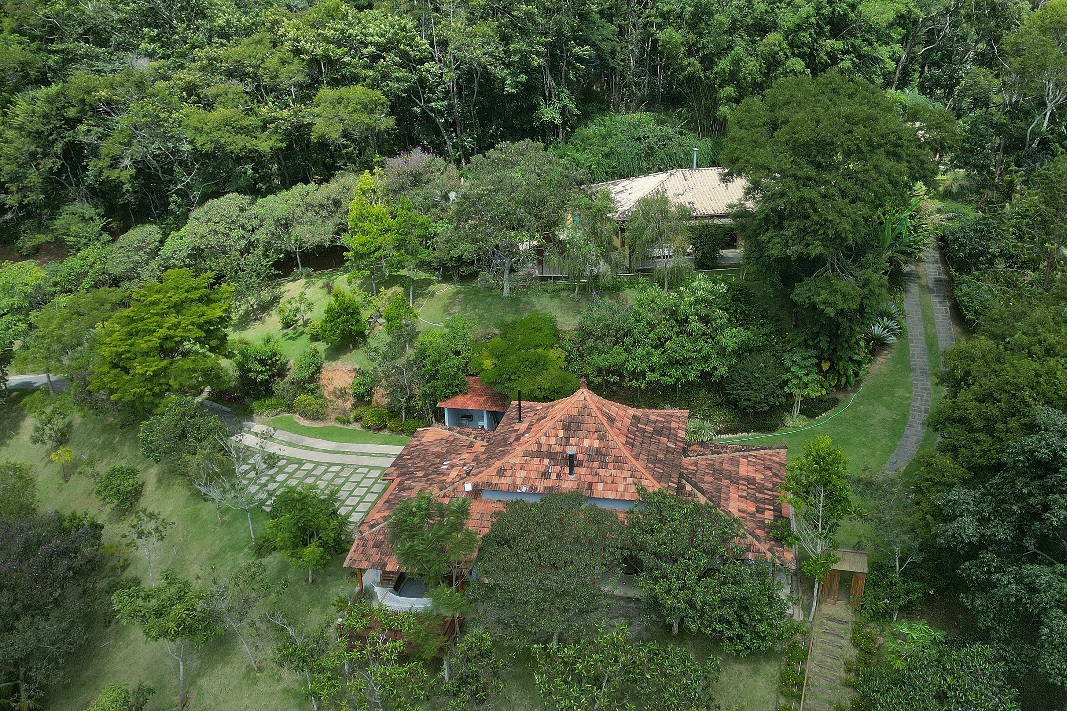  Private retreat surrounded by nature with two residences and mountain views - 物件實景