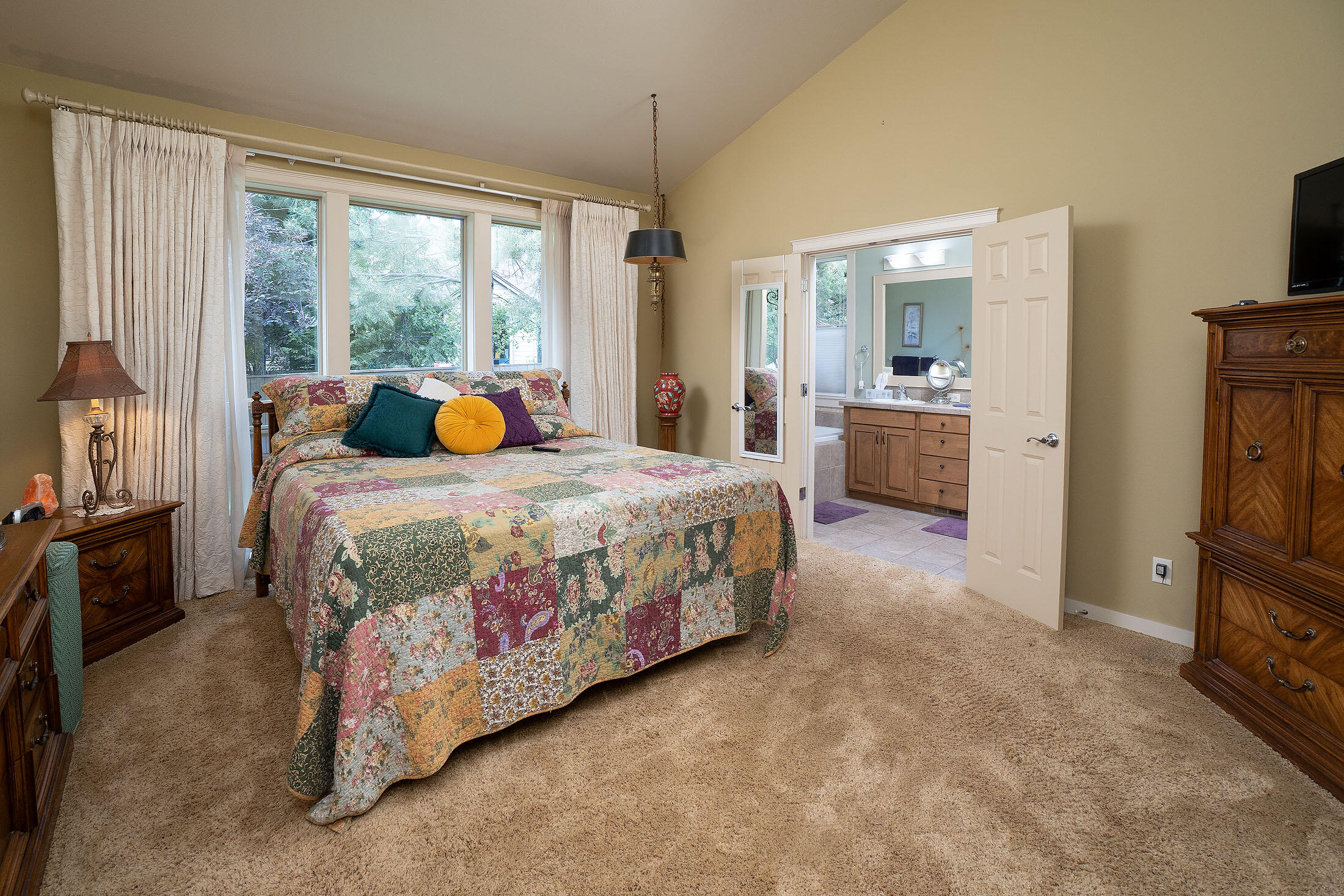 Bend, Oregon, 97702, United States, 3 Bedrooms Bedrooms, ,2 BathroomsBathrooms,Residential,For Sale,1883442
